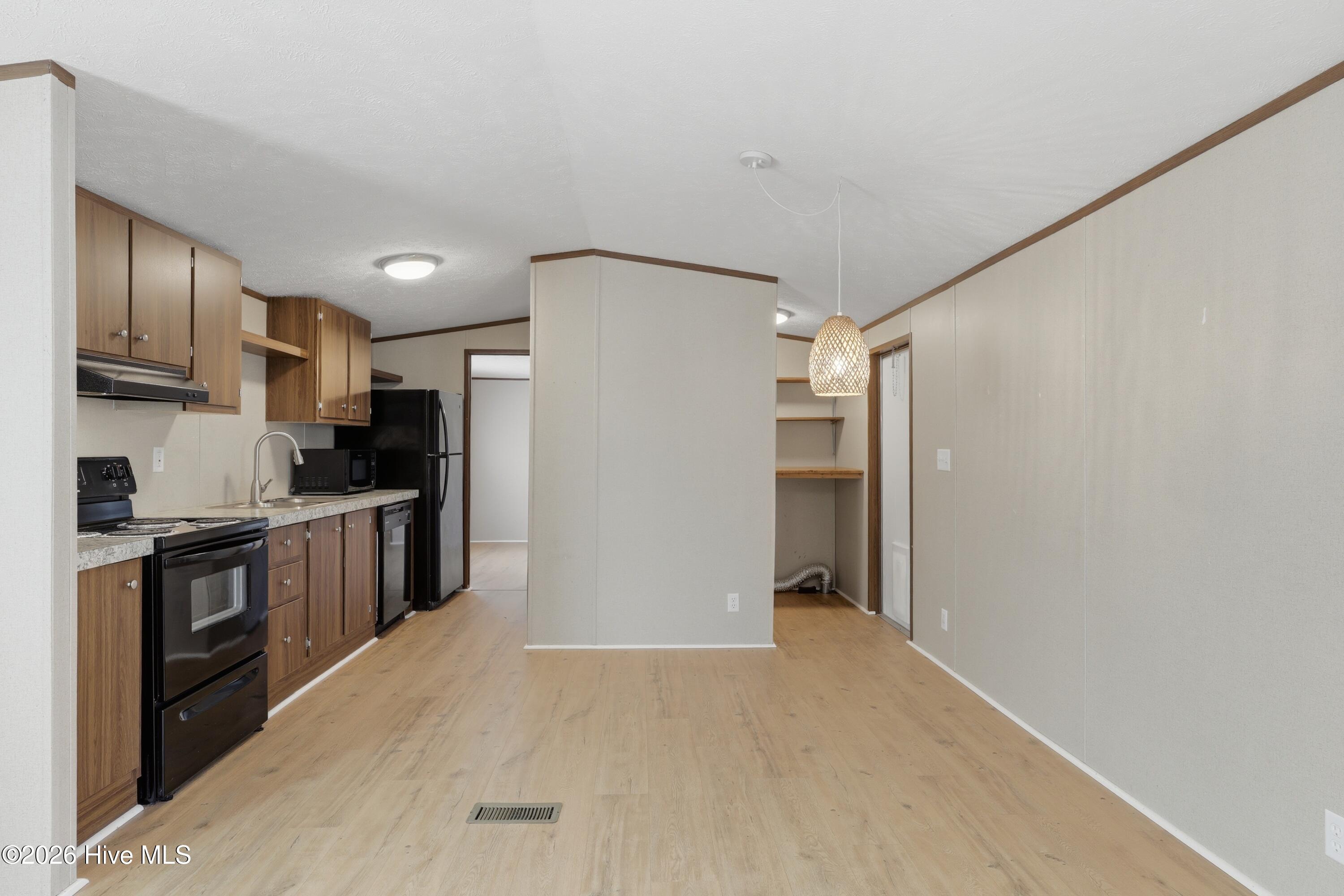 100562676 | Photo 15