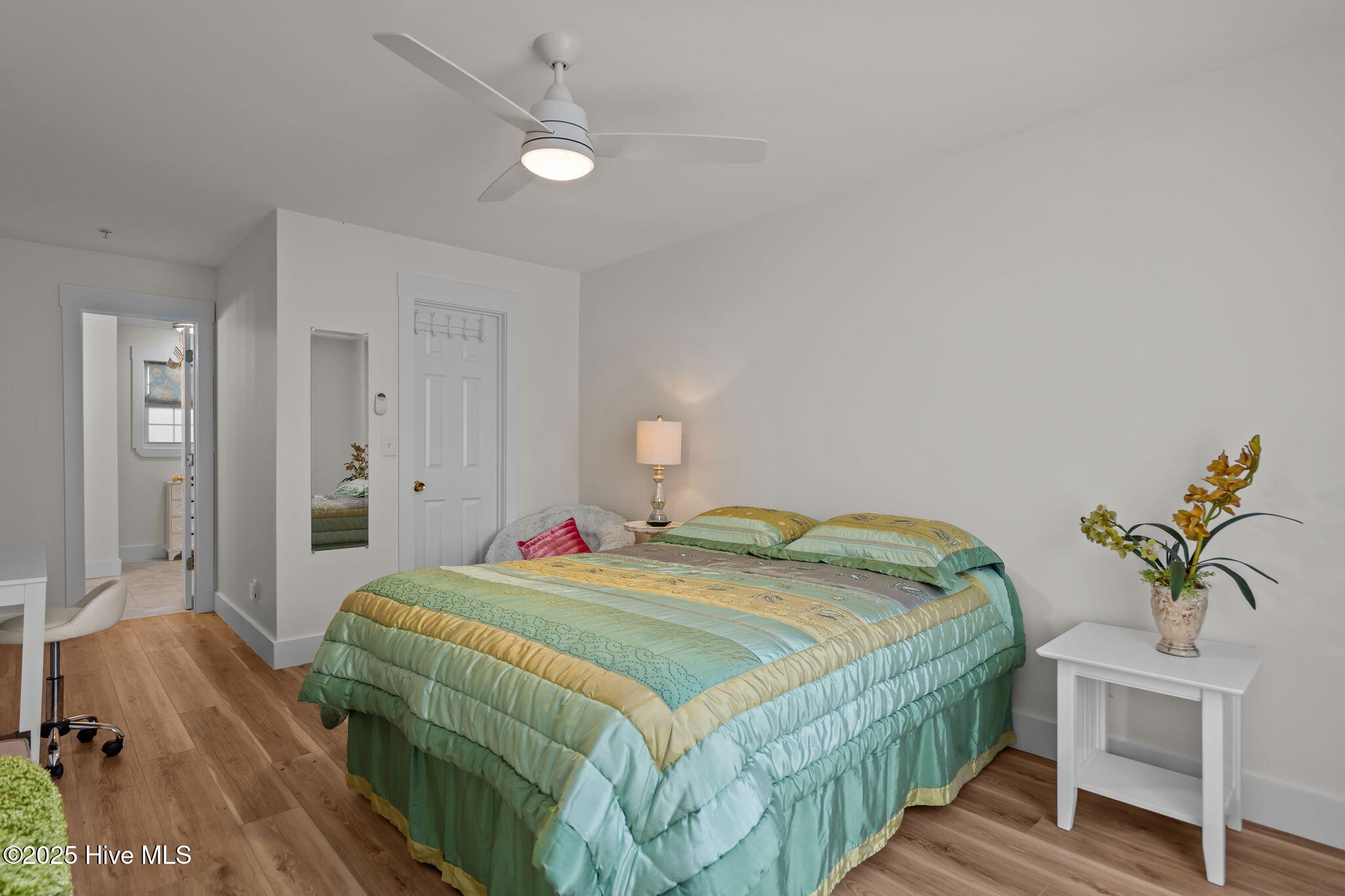 100543916 | Photo 24