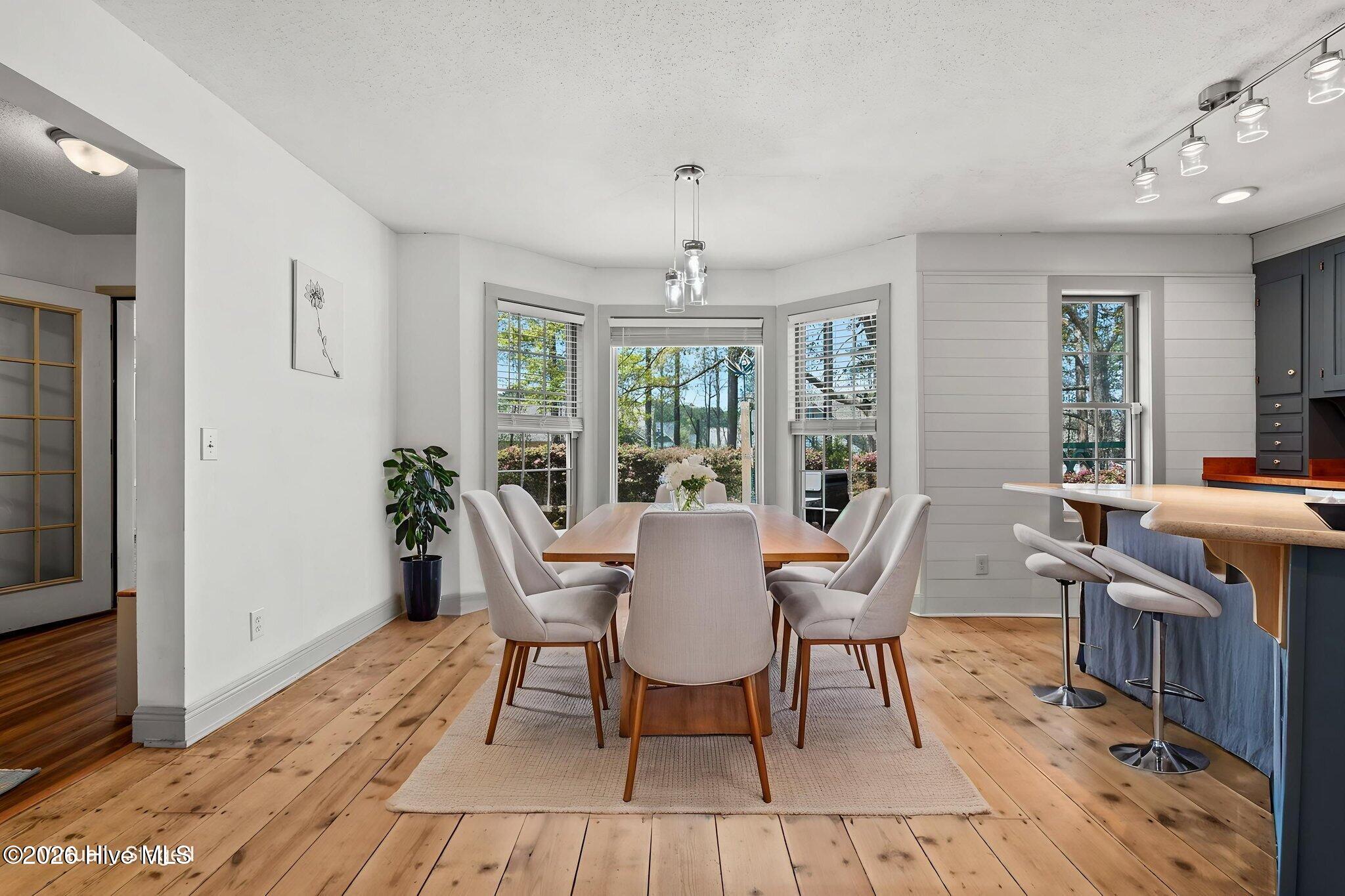 100564721 | Photo 14