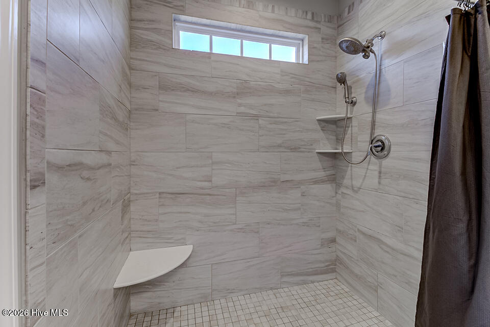 100554310 | Photo 26