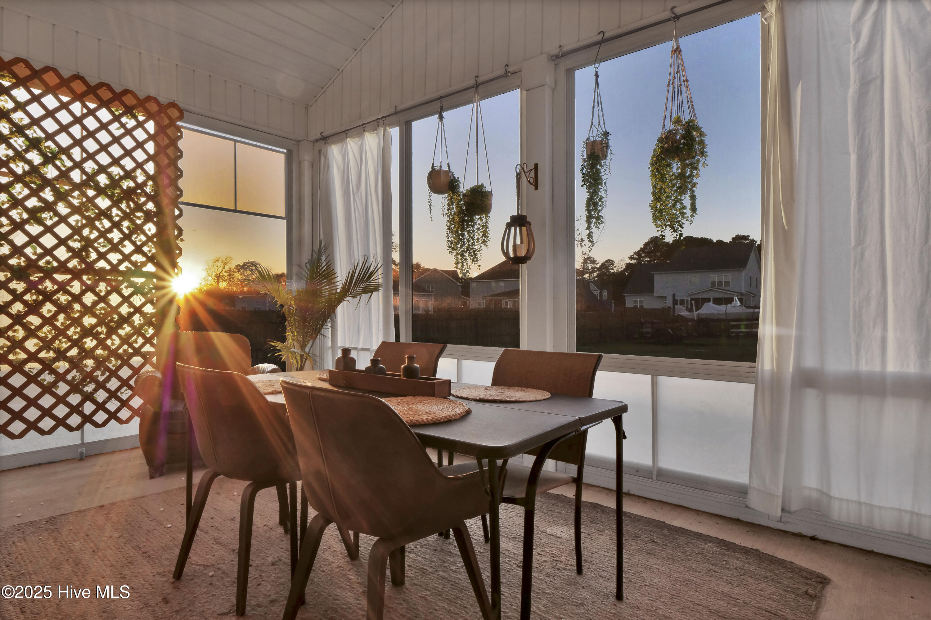 100541385 | Photo 29