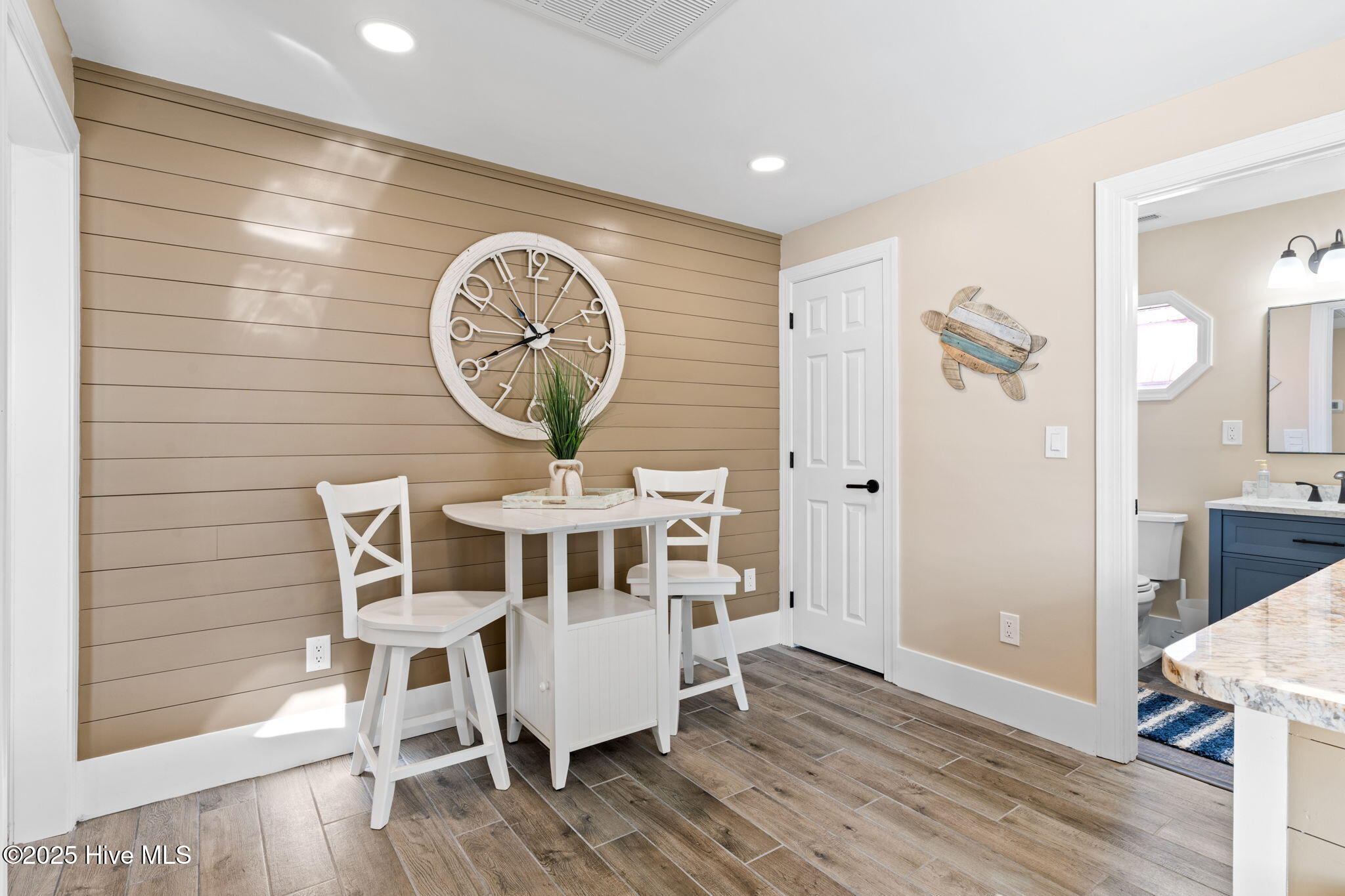 100539848 | Photo 15