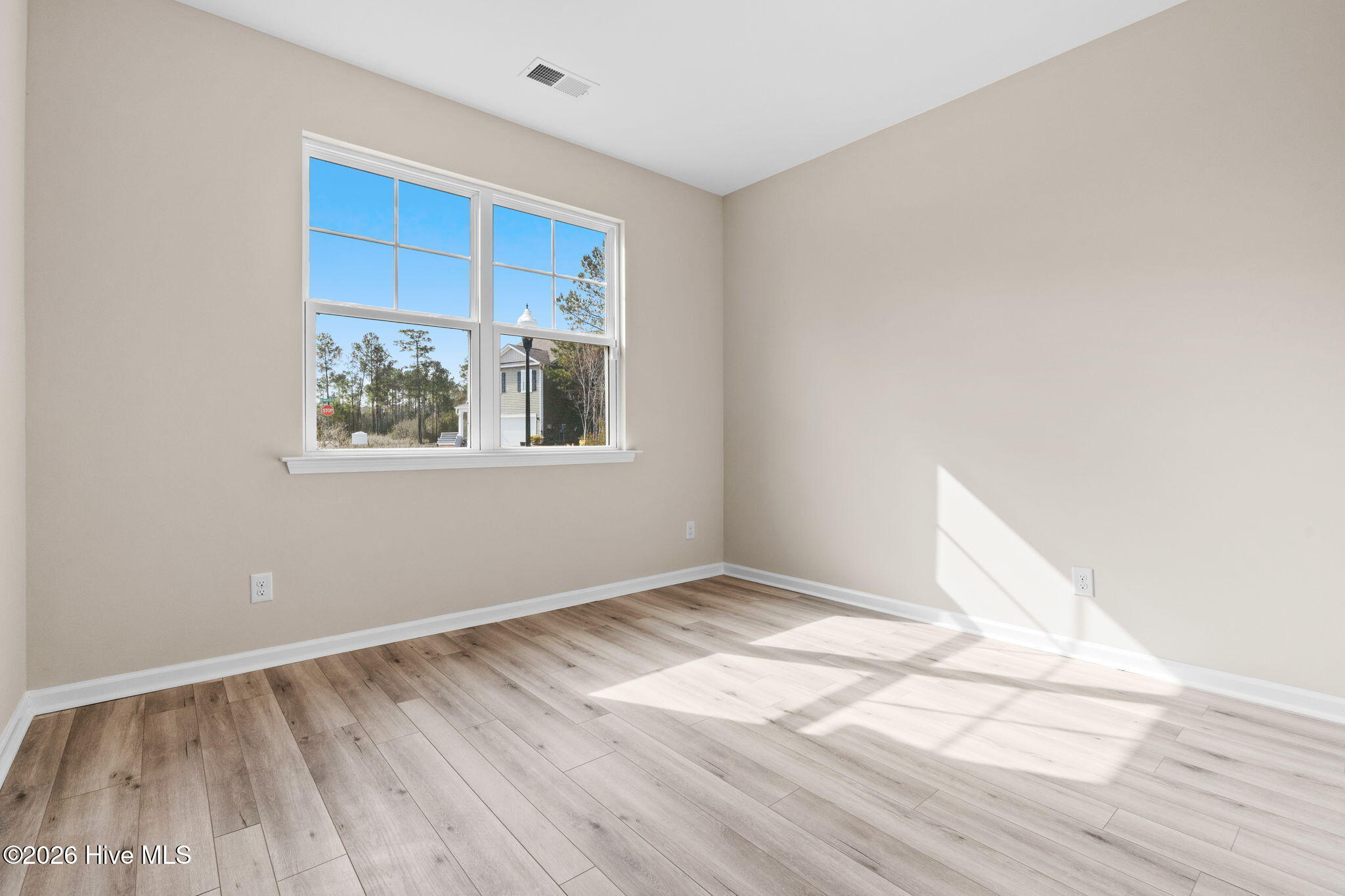 100555628 | Photo 24