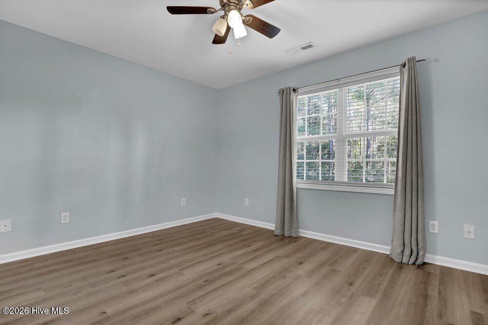 100548986 | Photo 24