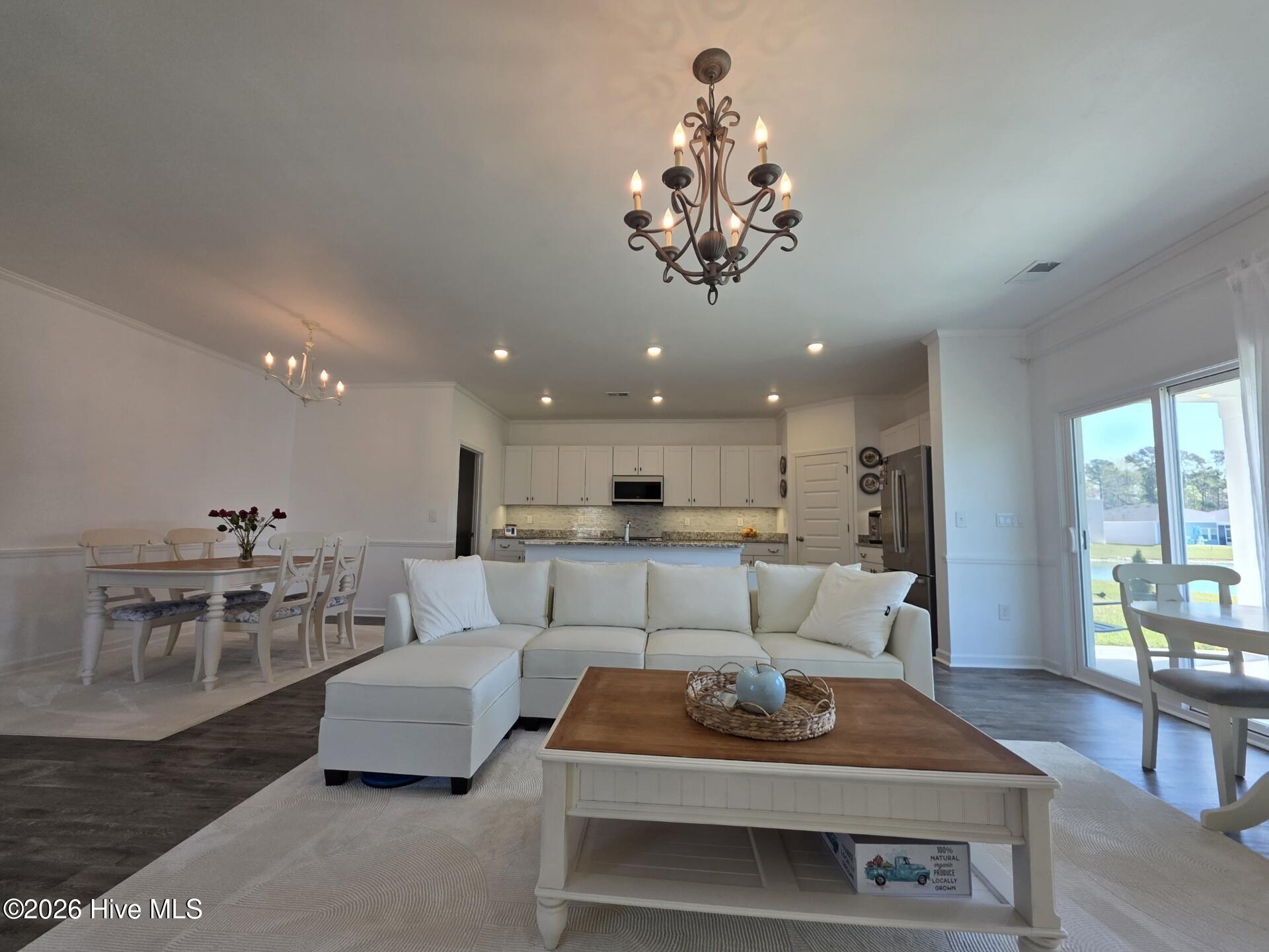 100563359 | Photo 12