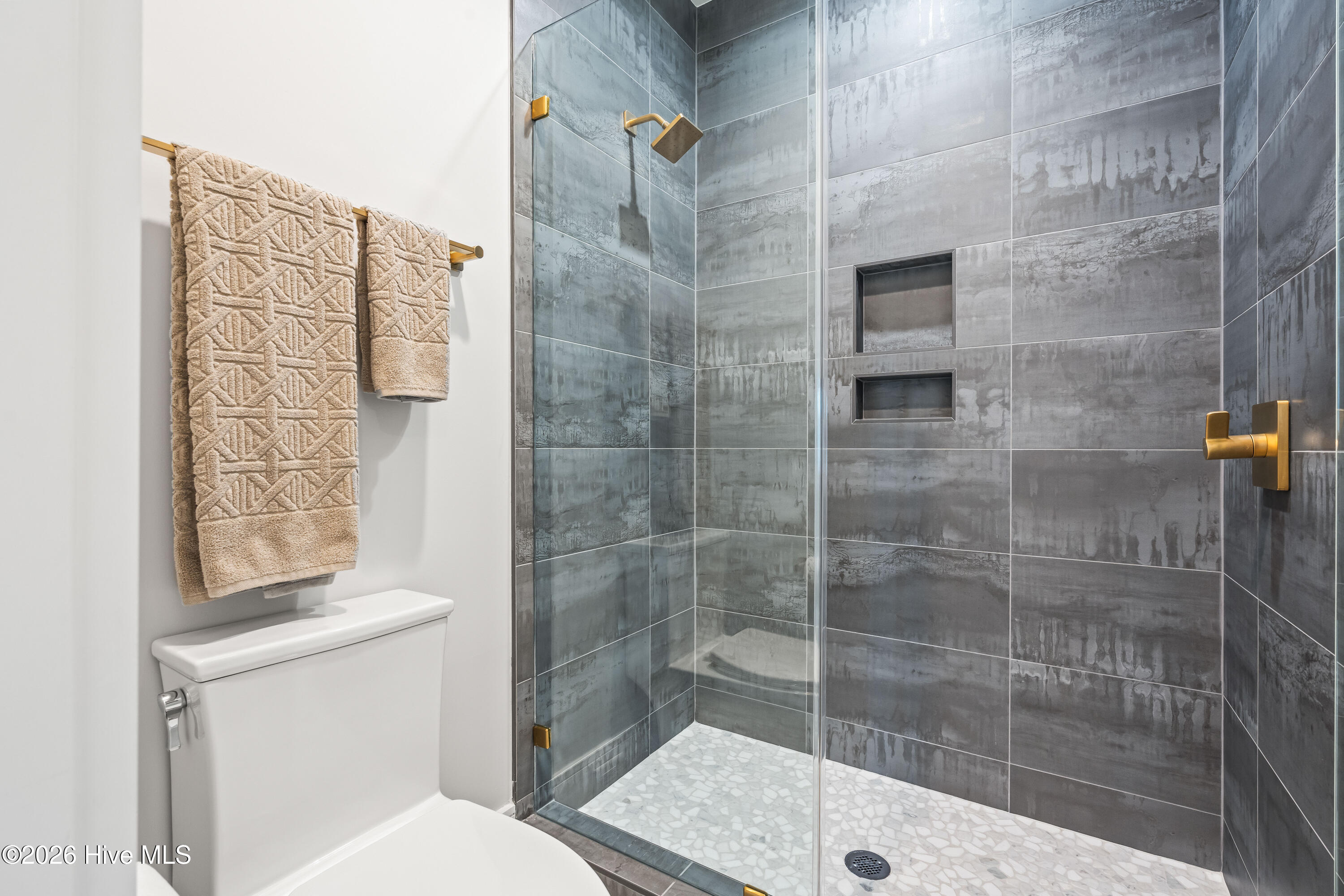 100567165 | Photo 64