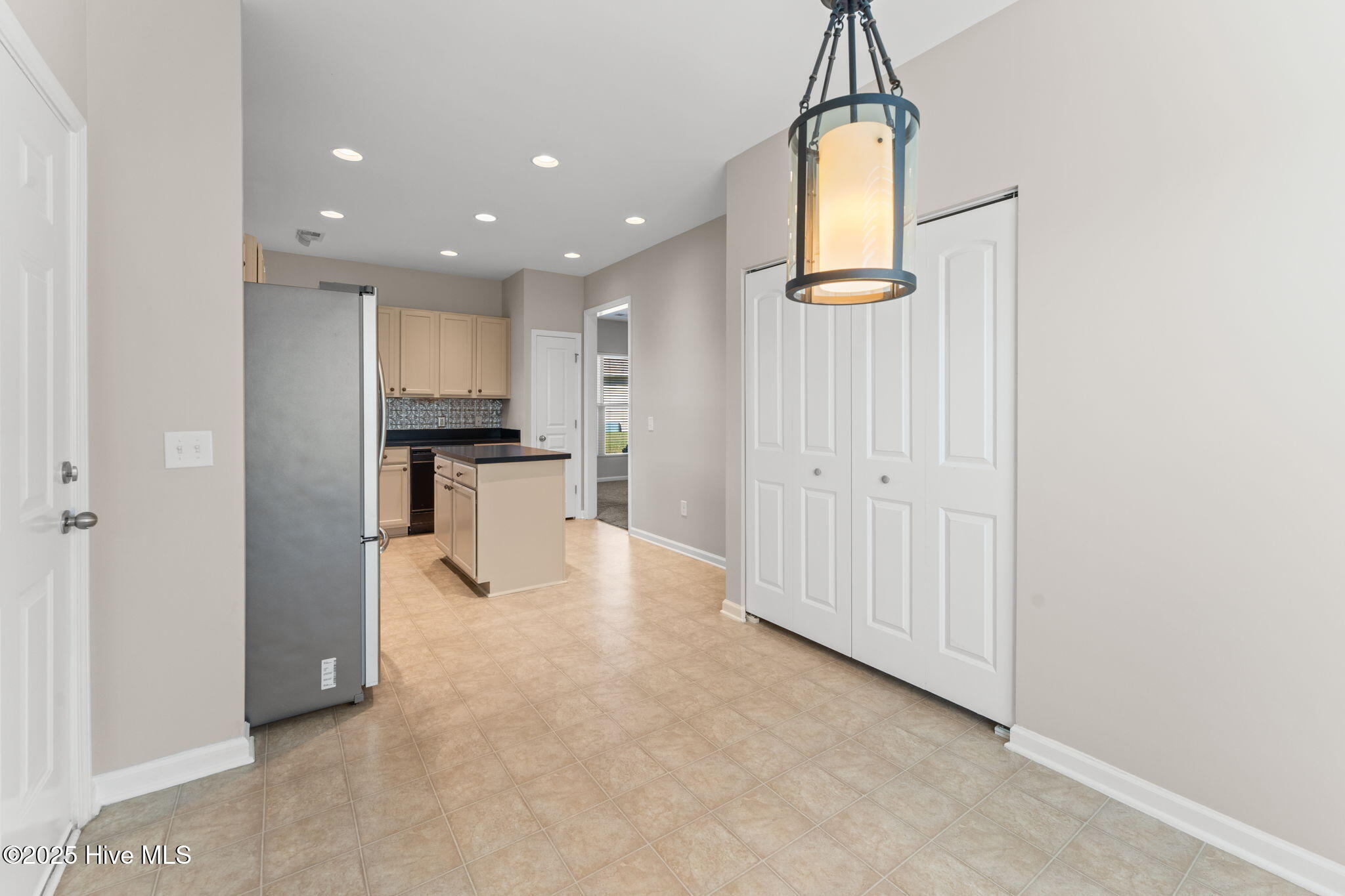 100520190 | Photo 26