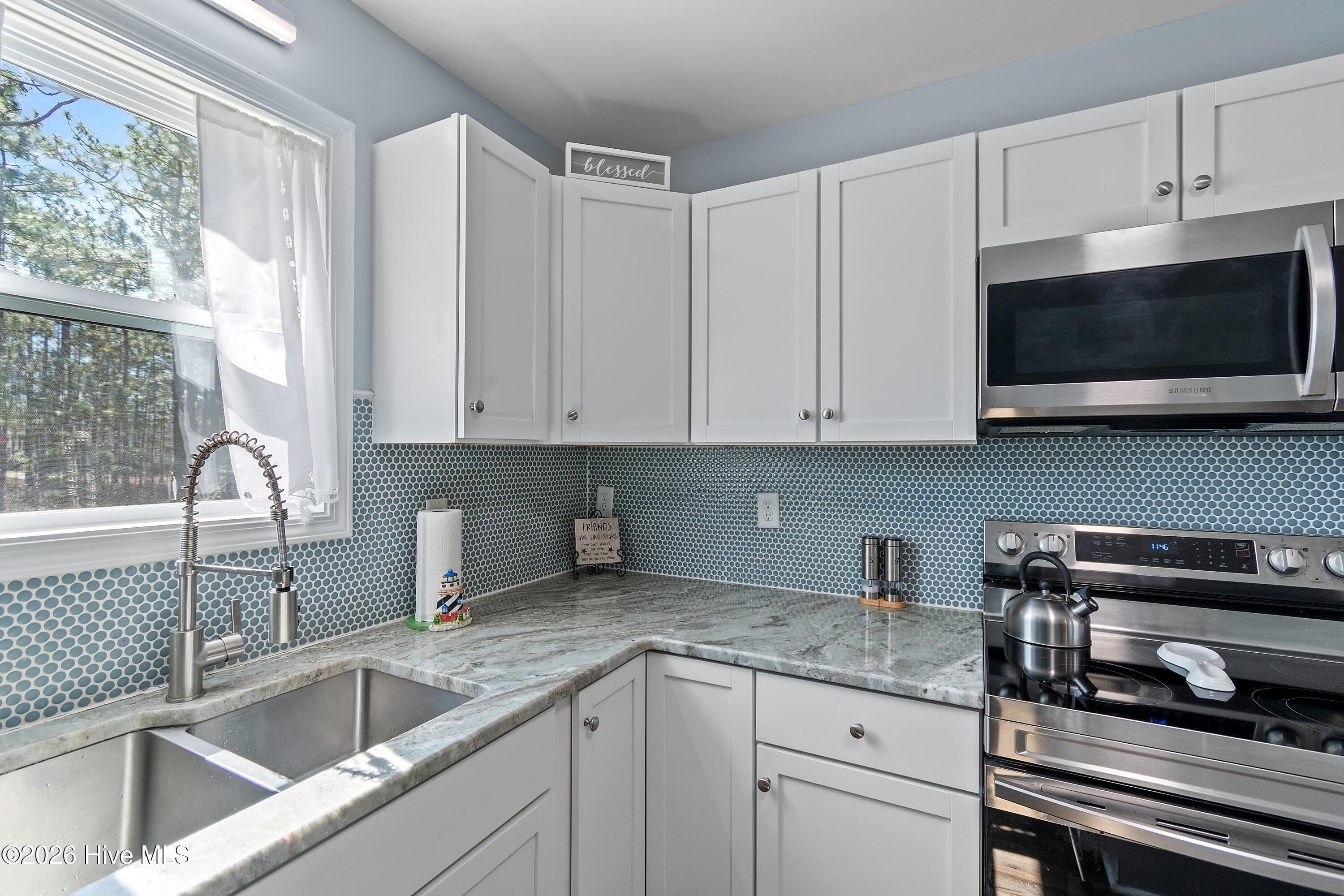 100561702 | Photo 15