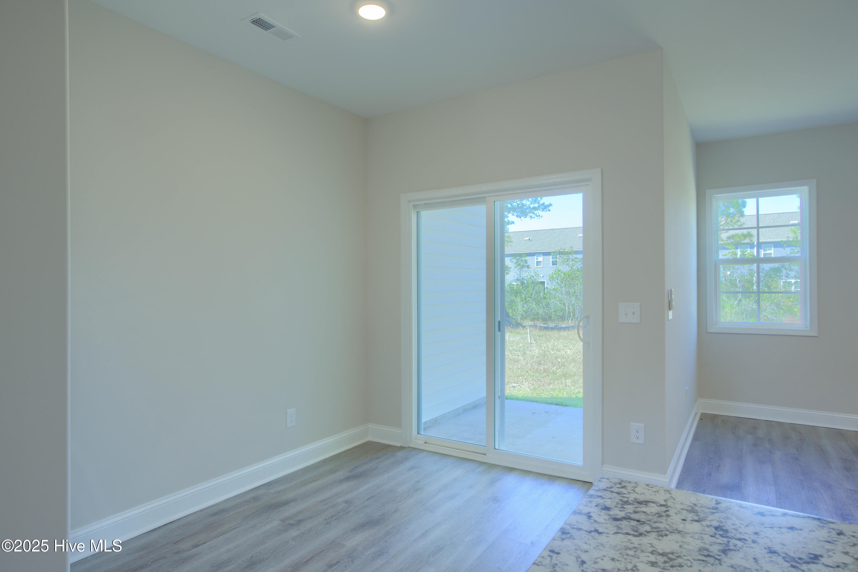 100495084 | Photo 14