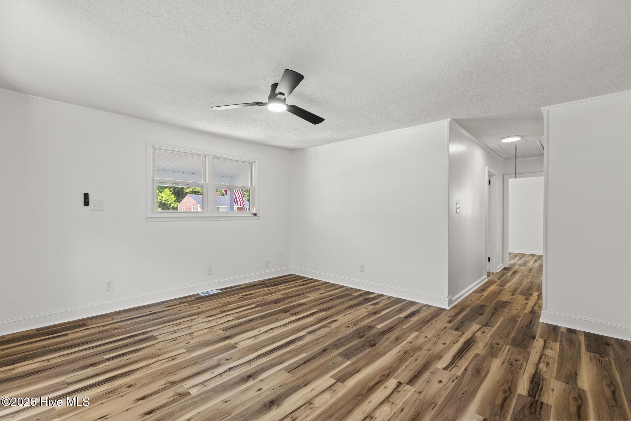 100569487 | Photo 11