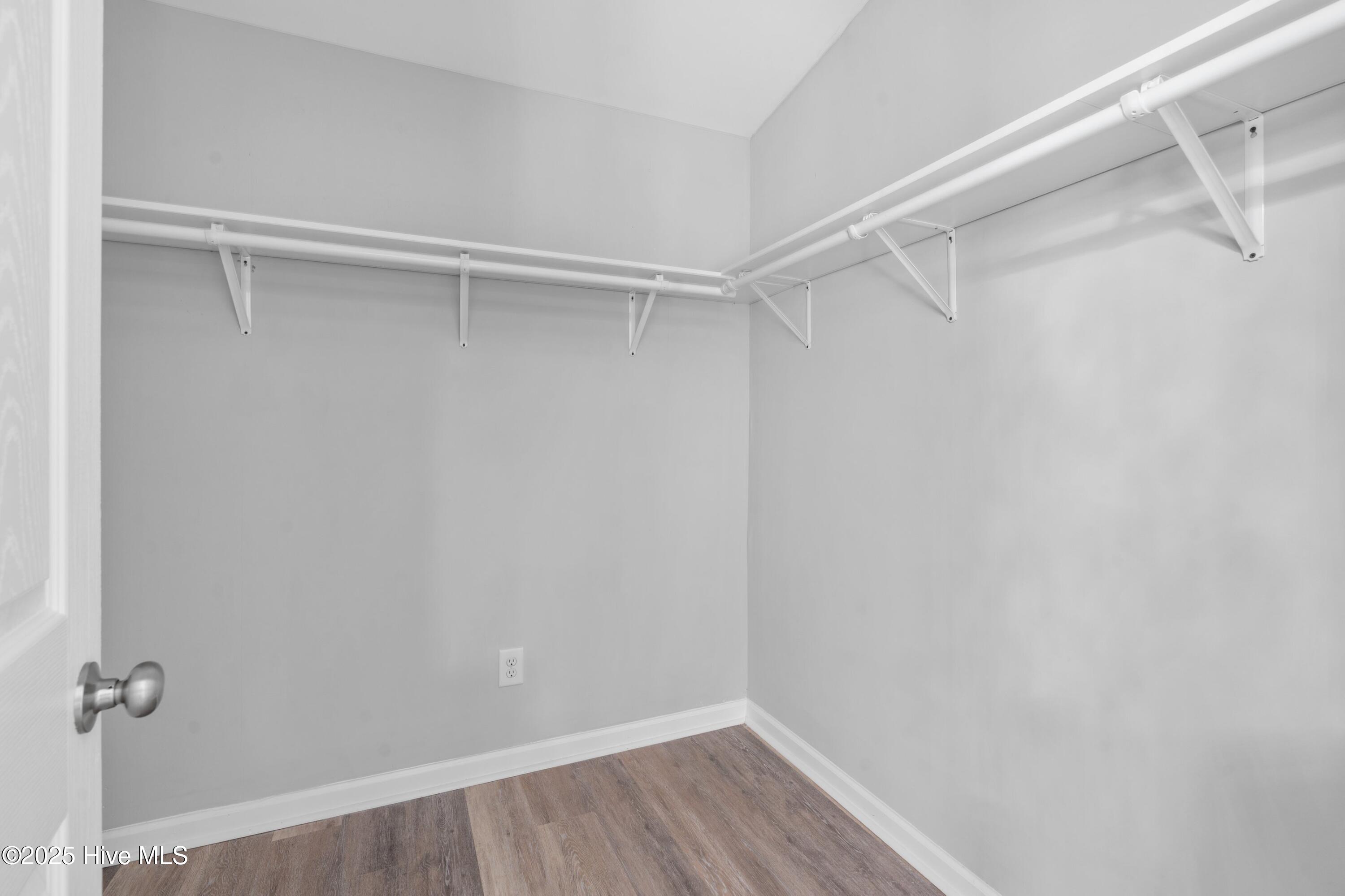 100539708 | Photo 24