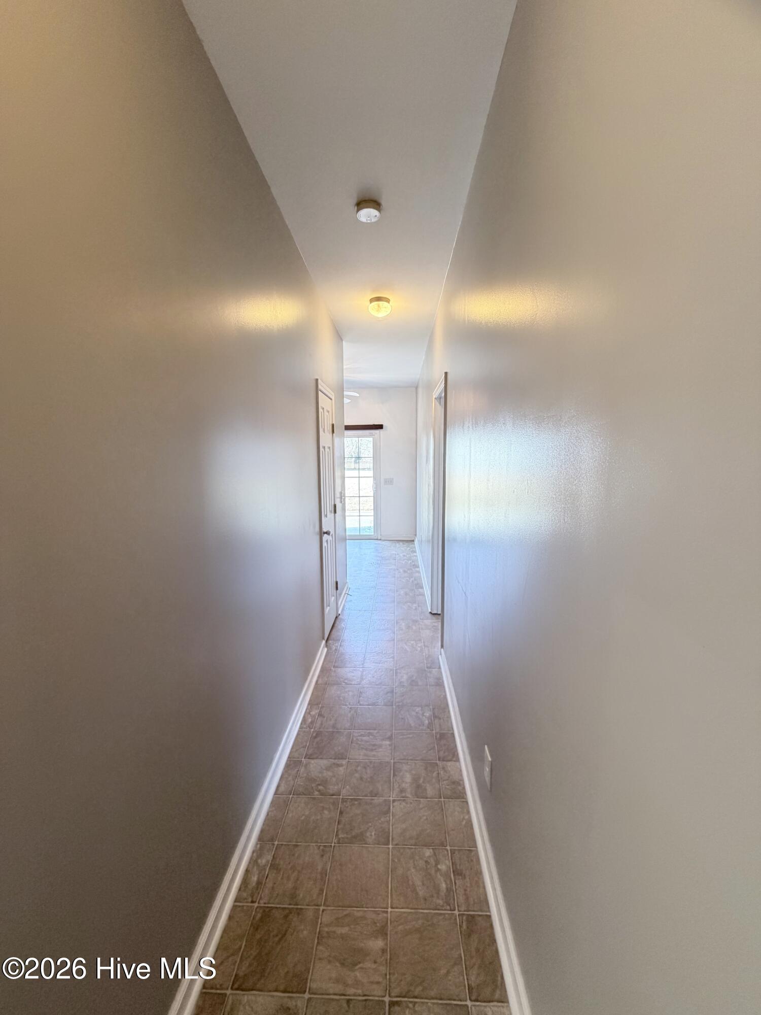 100547389 | Photo 16