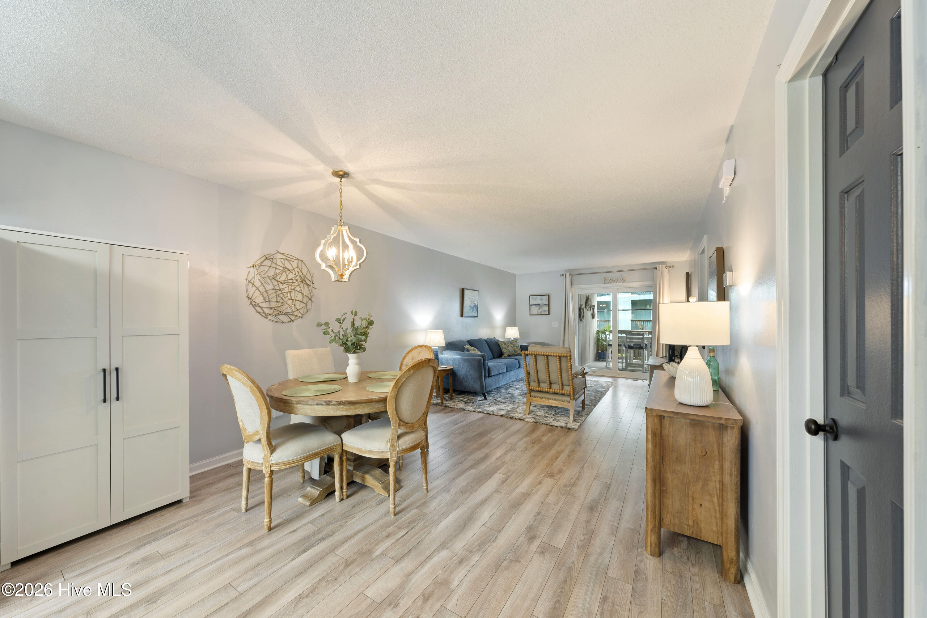 100555200 | Photo 11