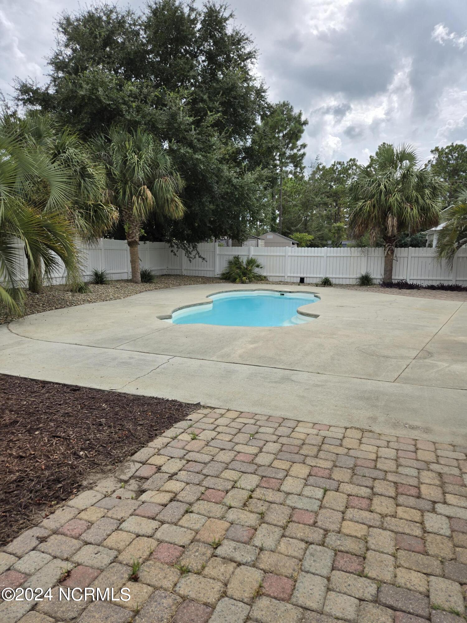 100465743 | Photo 60