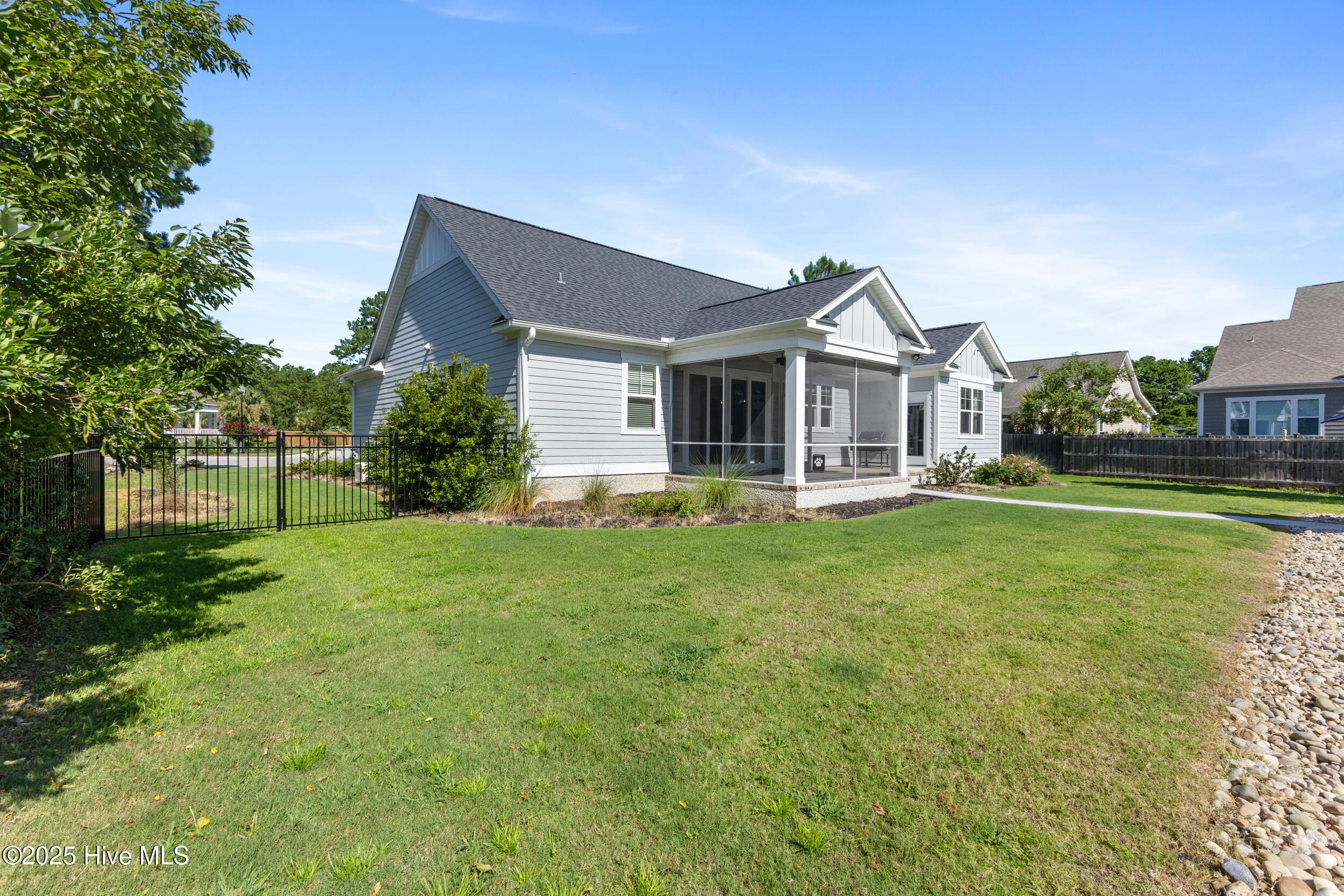 100520337 | Photo 52