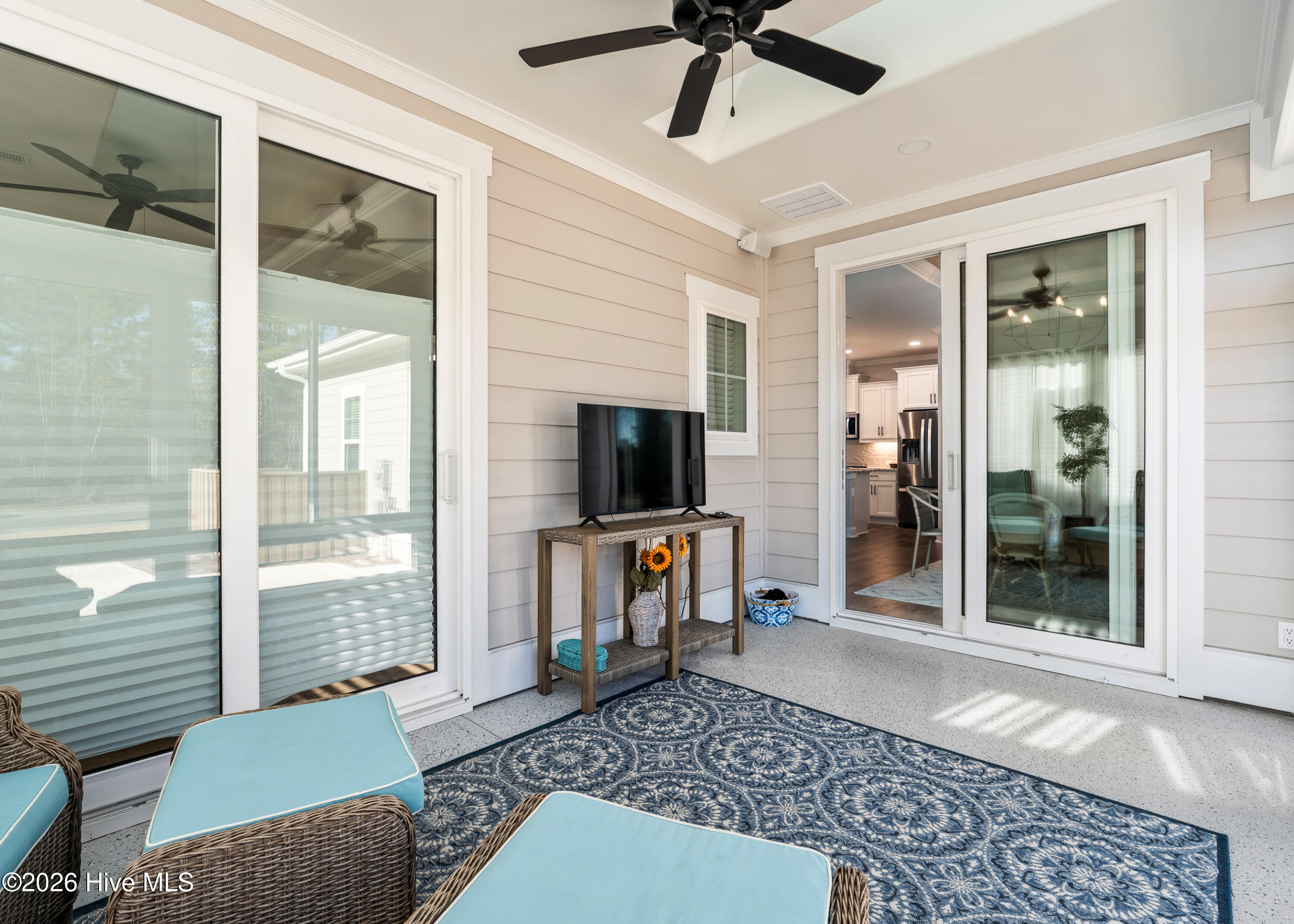 100547425 | Photo 24