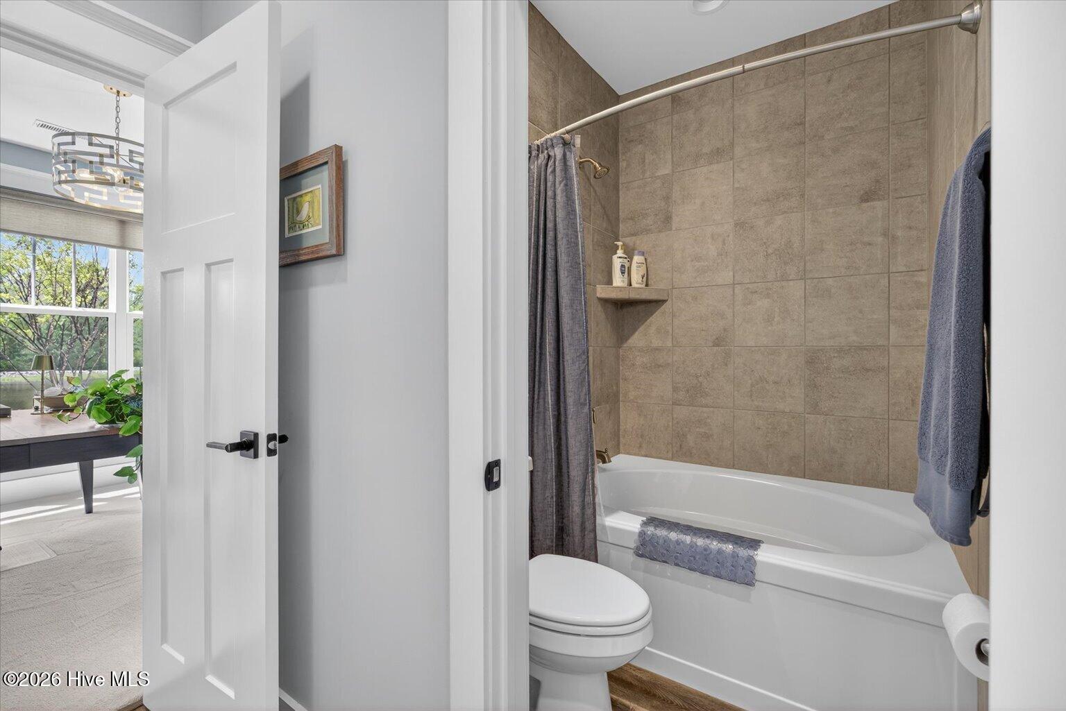 100566266 | Photo 47