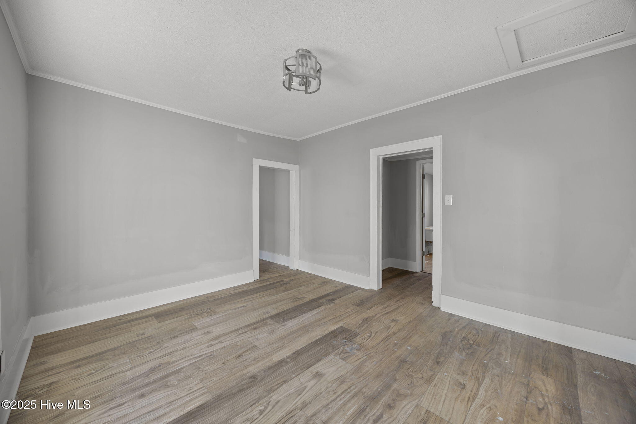 100545676 | Photo 18