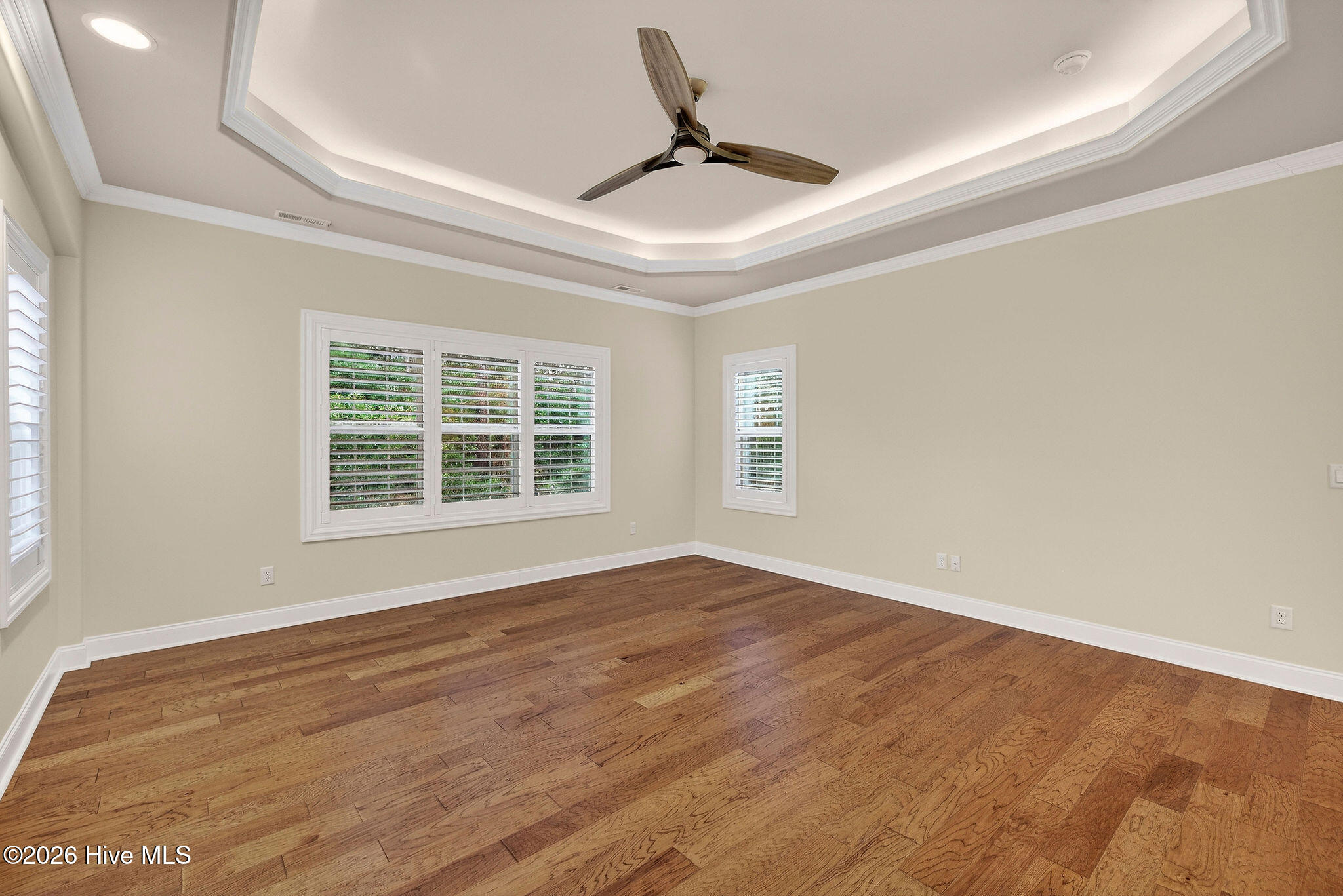 100557341 | Photo 32