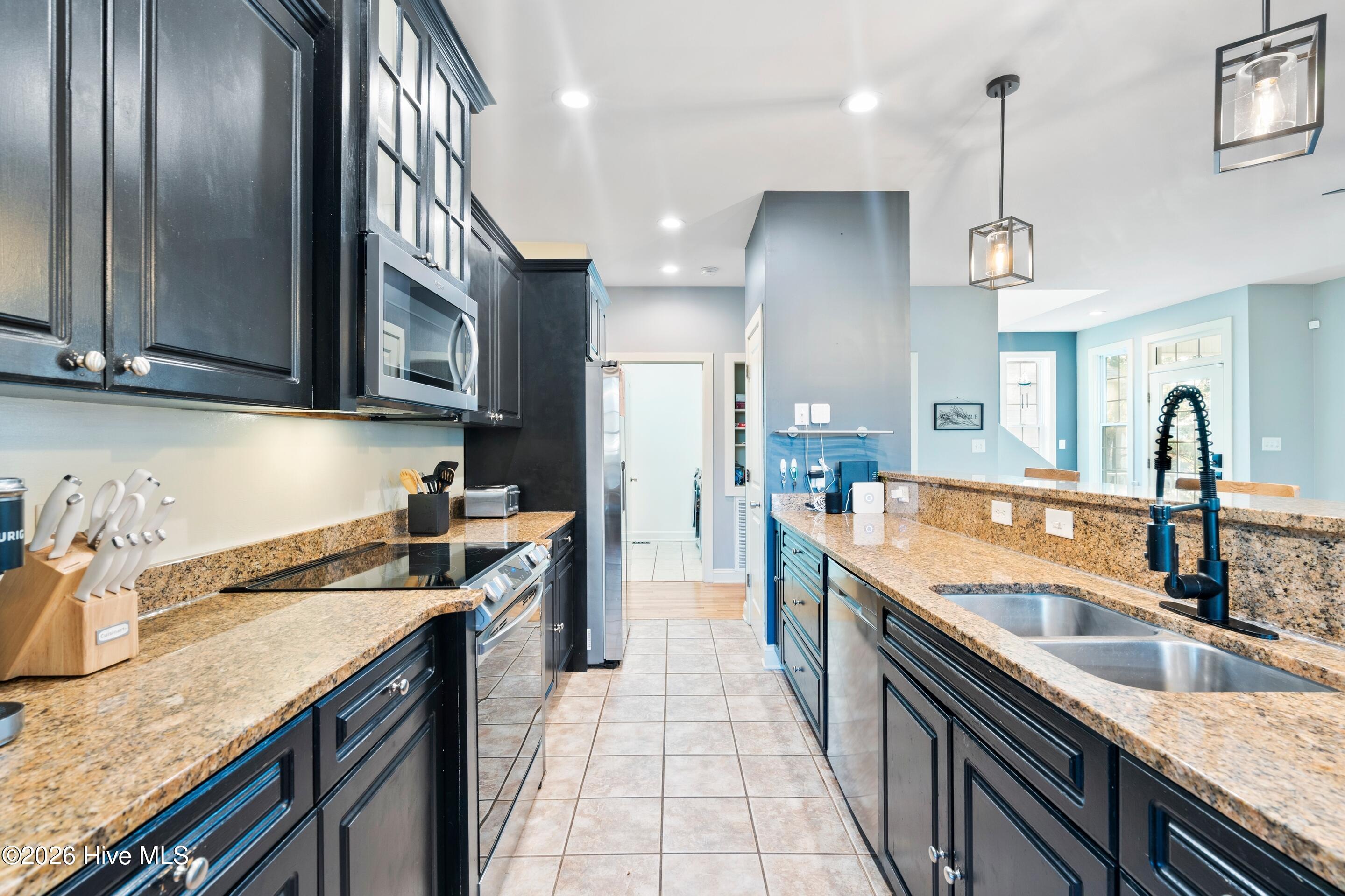 100549187 | Photo 32