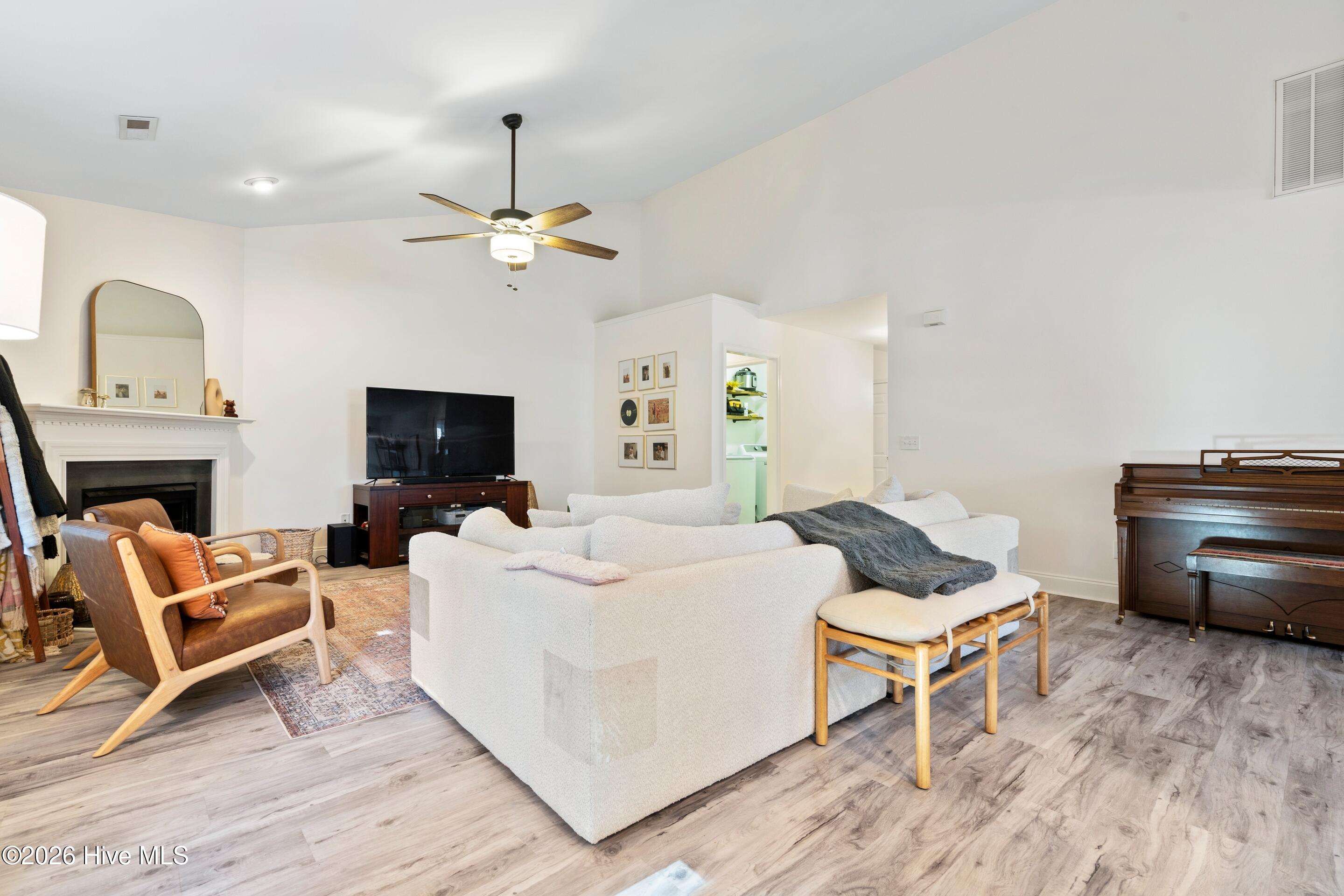 100549655 | Photo 13