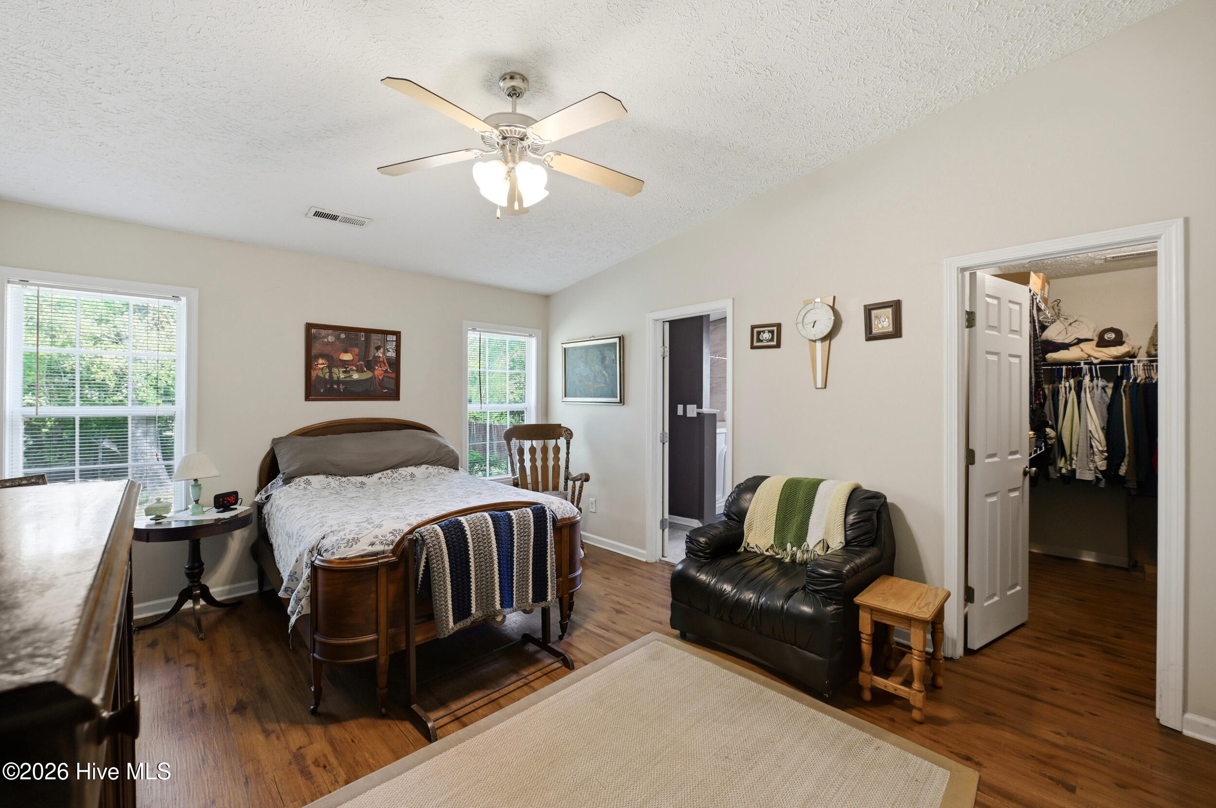 100566143 | Photo 16