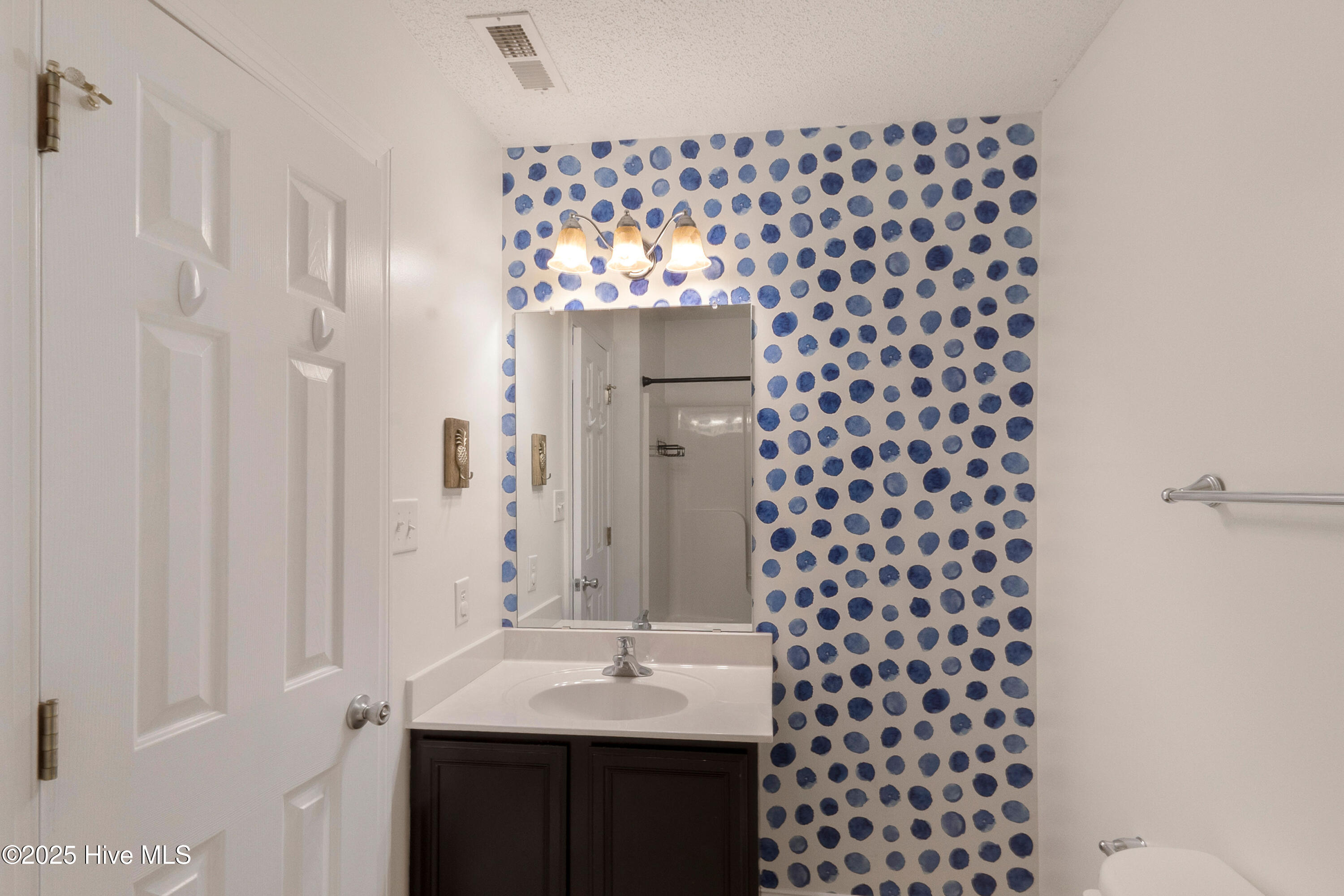 100546645 | Photo 40