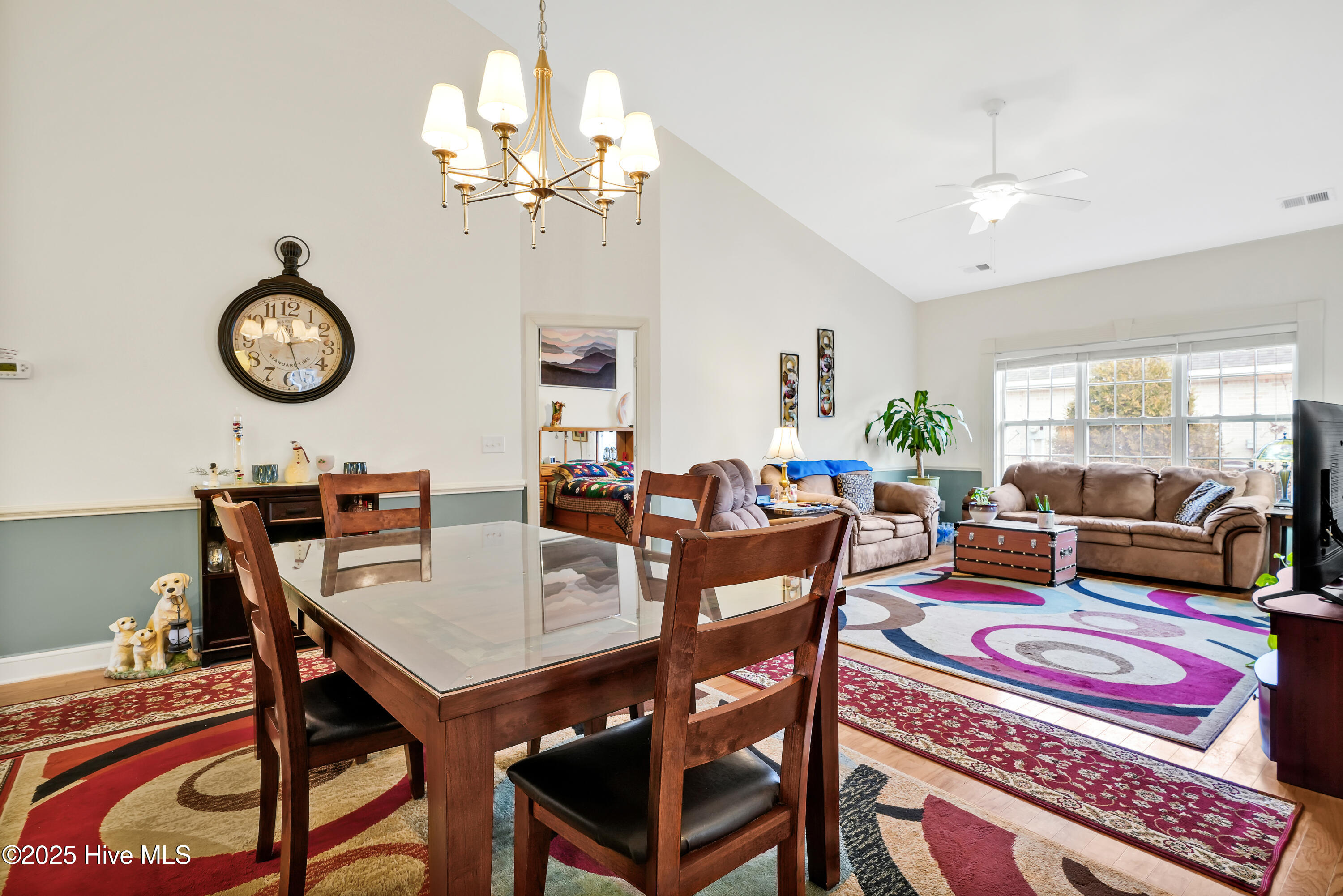 100564897 | Photo 12