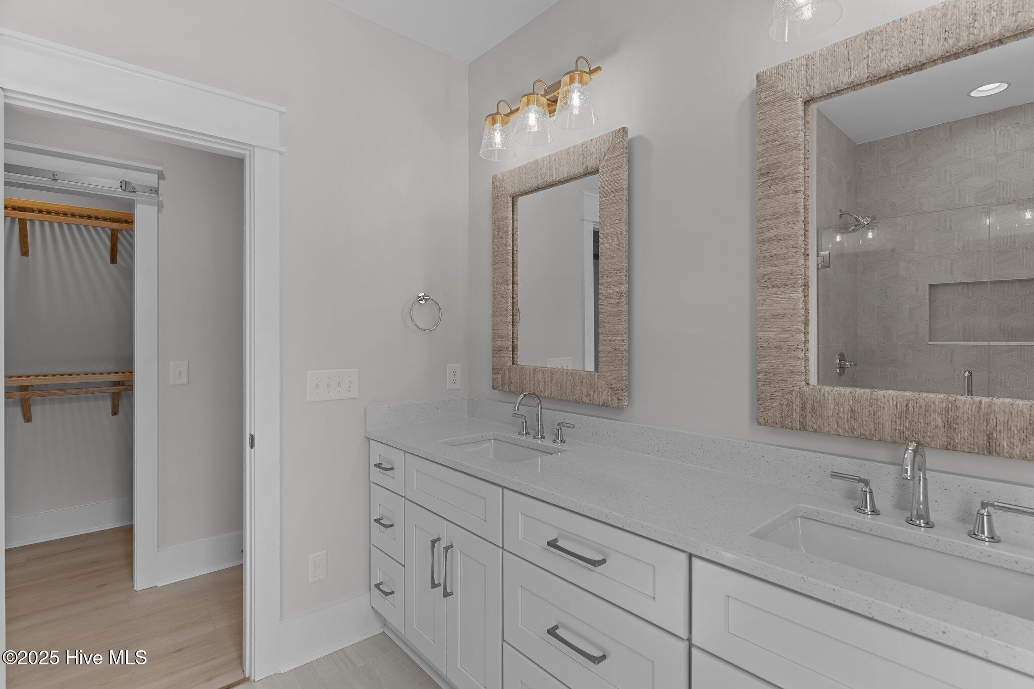 100515159 | Photo 31