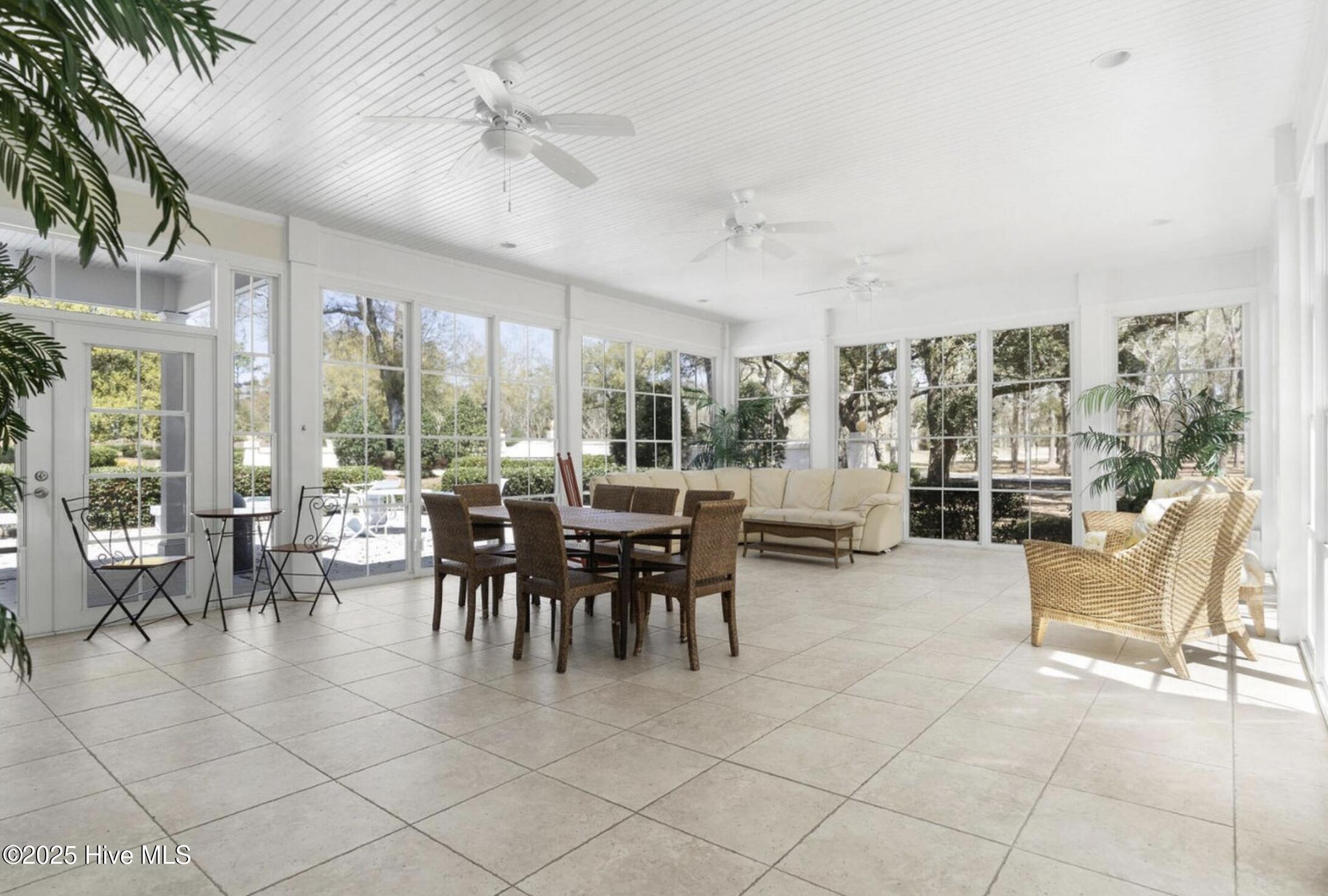 100485467 | Photo 49