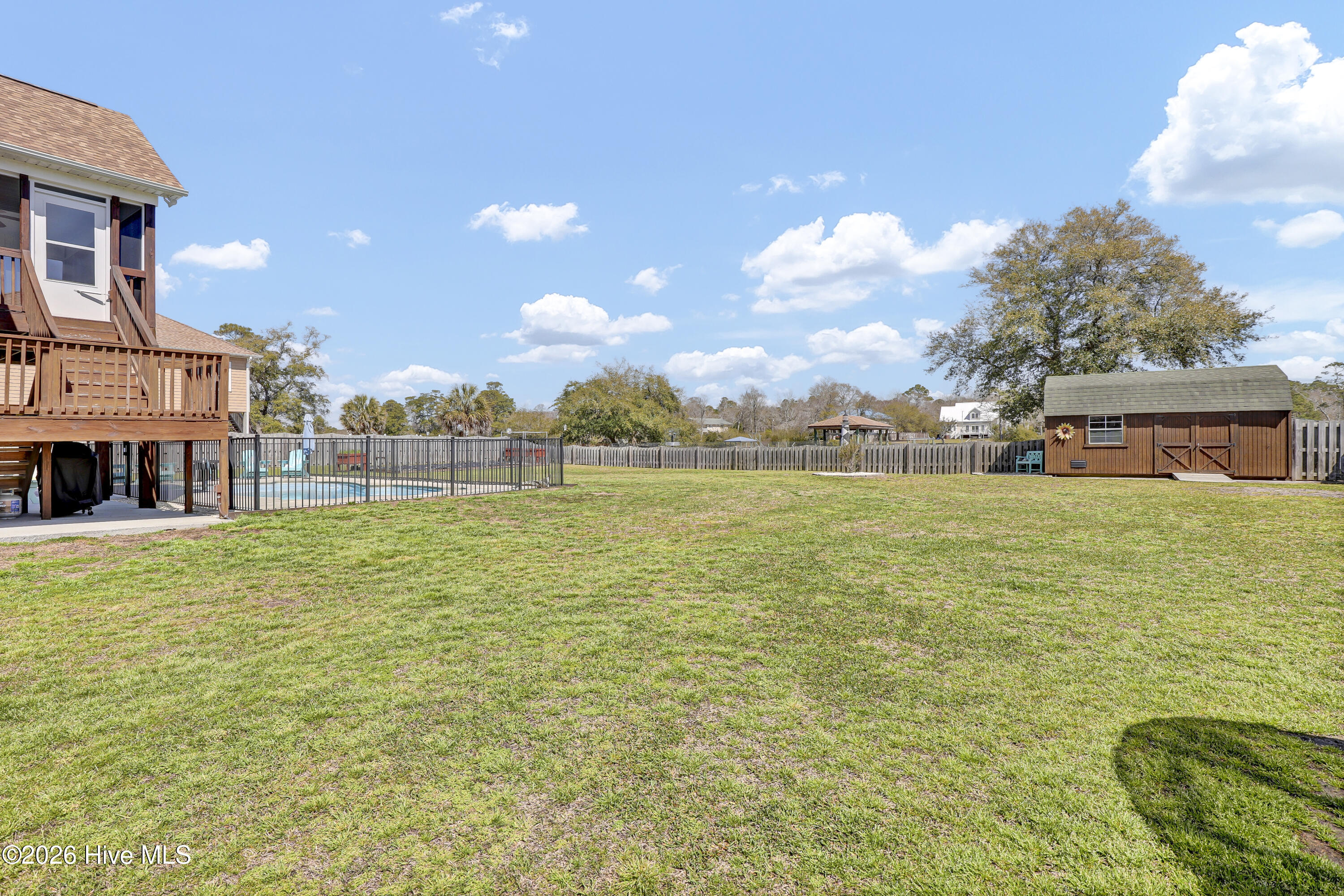 100561433 | Photo 38