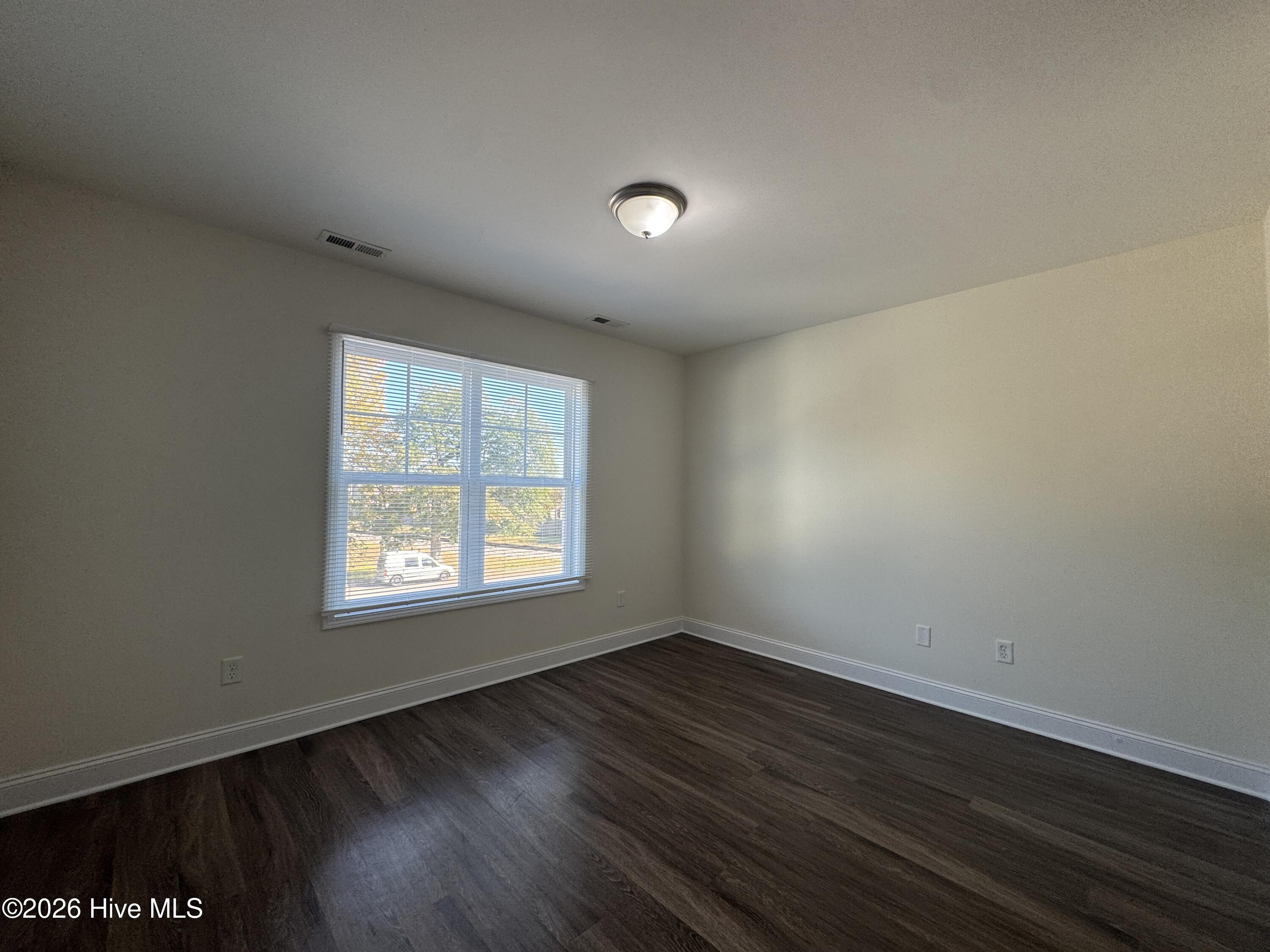 100568244 | Photo 18