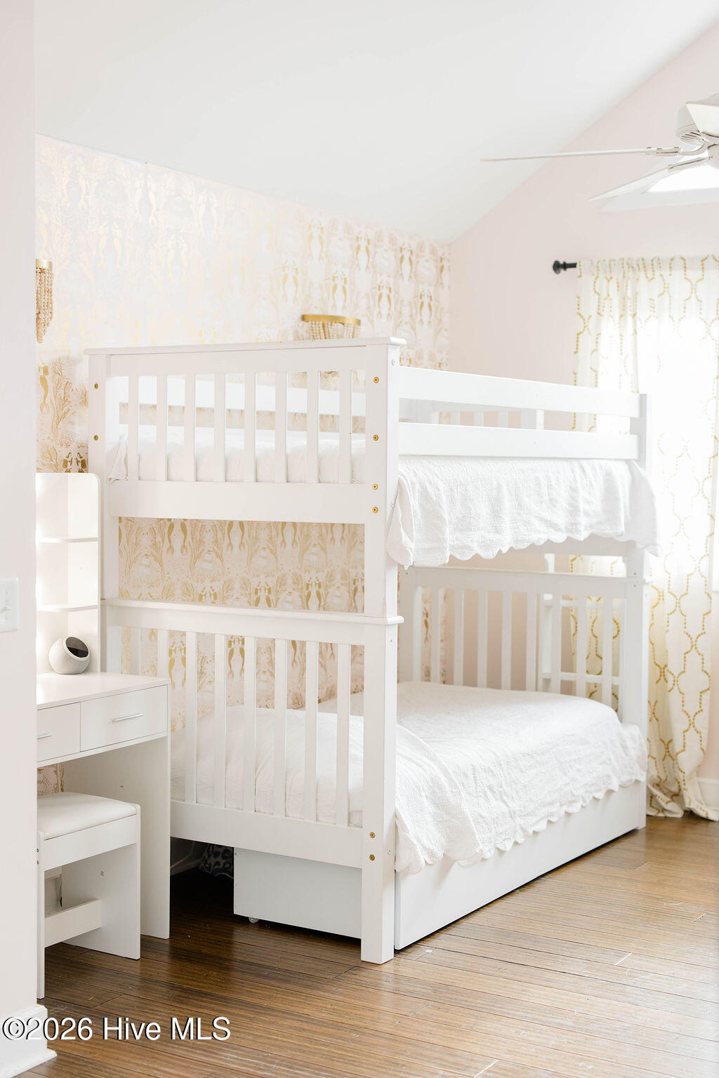 100558568 | Photo 24