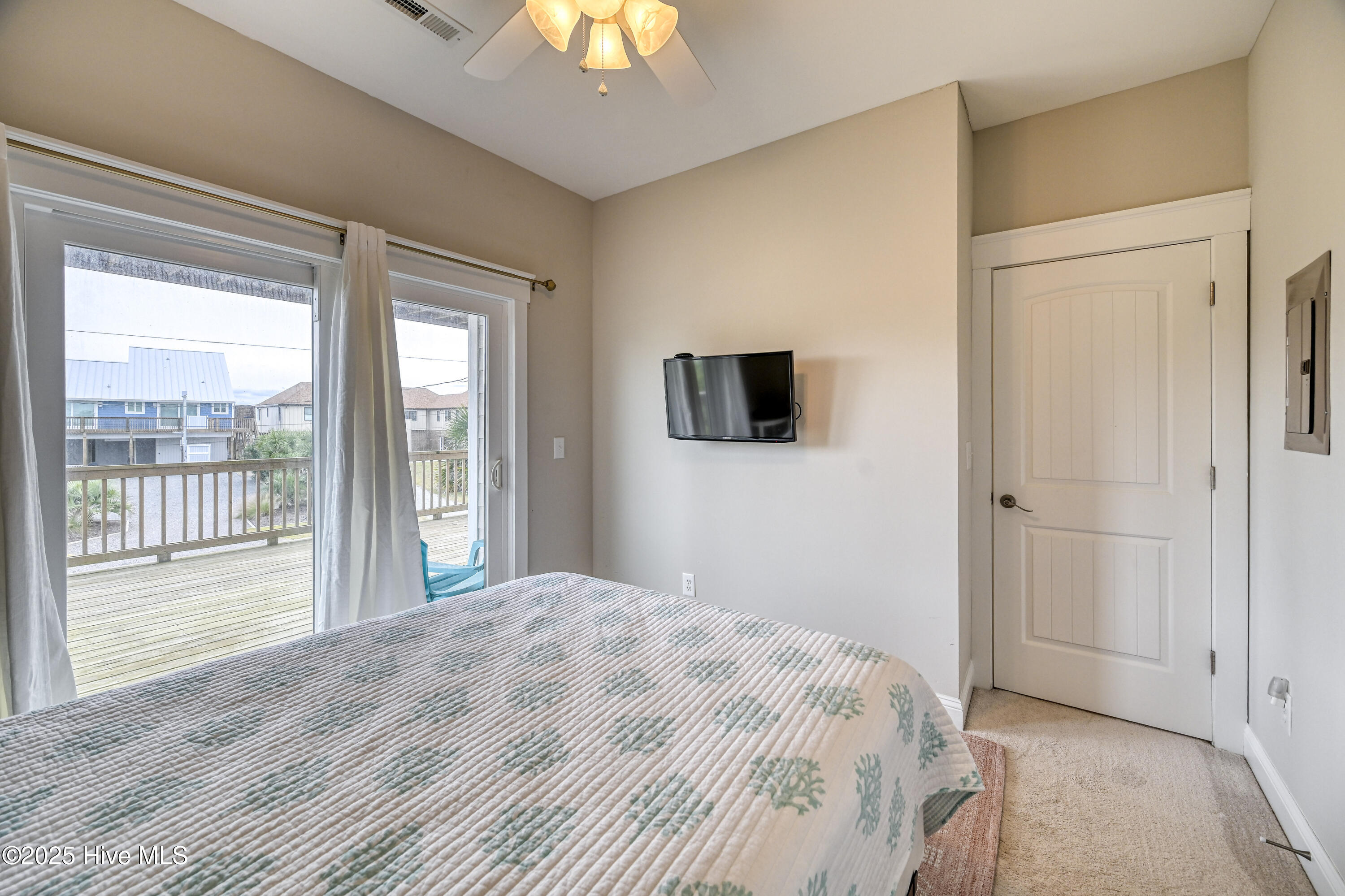 100543491 | Photo 51