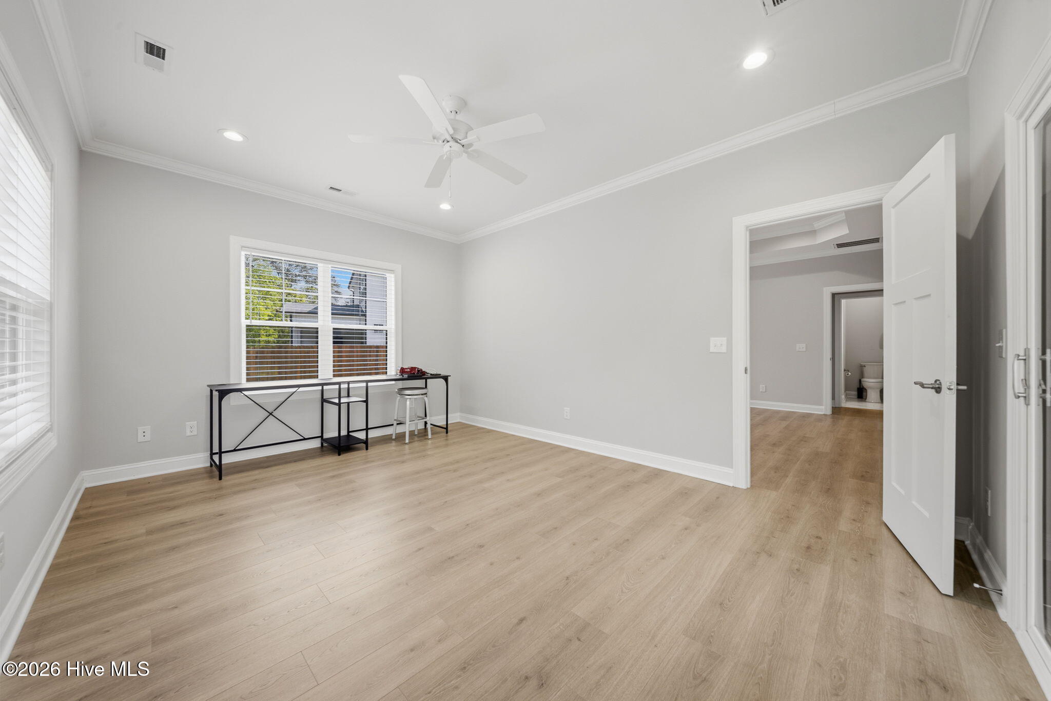 100567561 | Photo 39