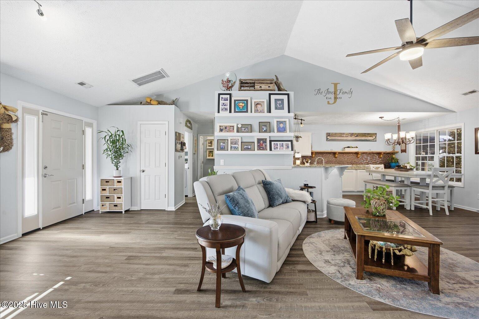 100544884 | Photo 14