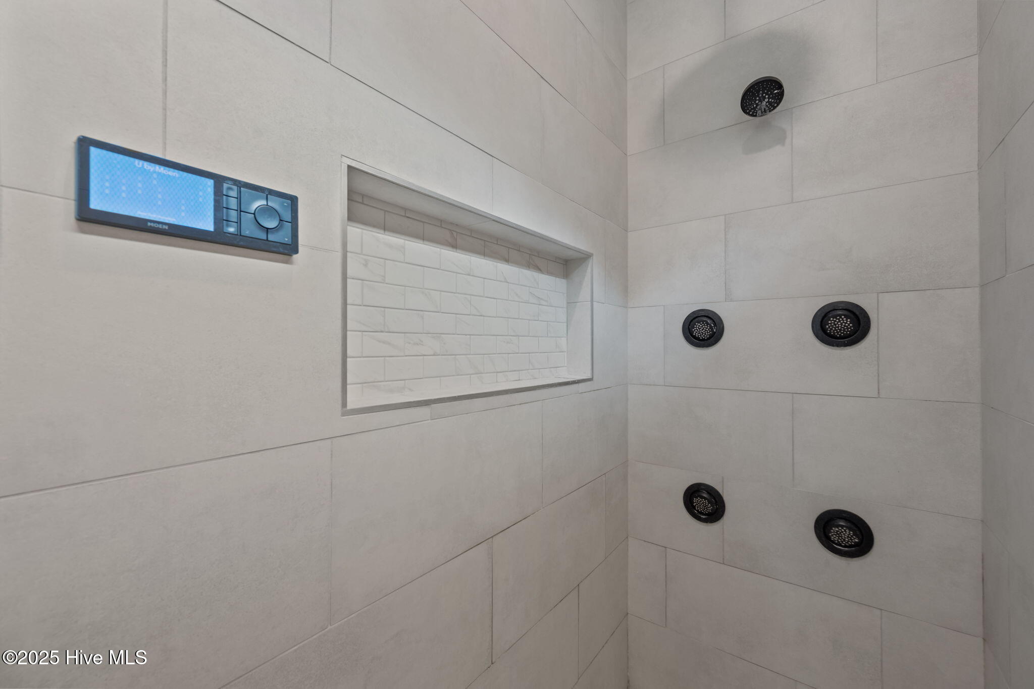 100535671 | Photo 25