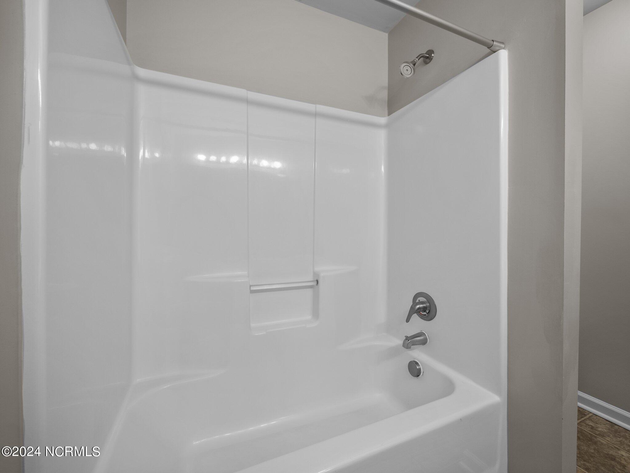 100565398 | Photo 12