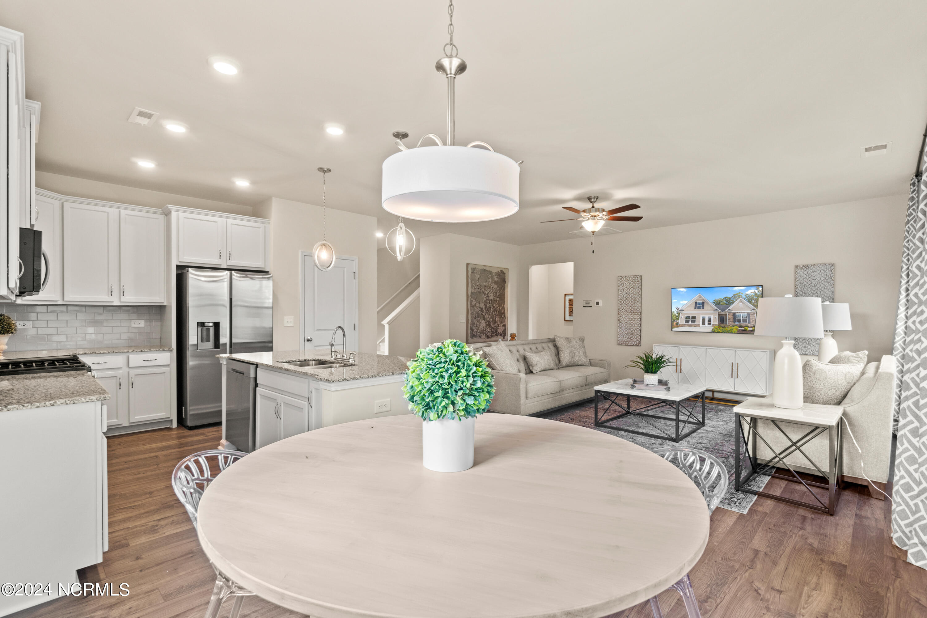 100555787 | Photo 12