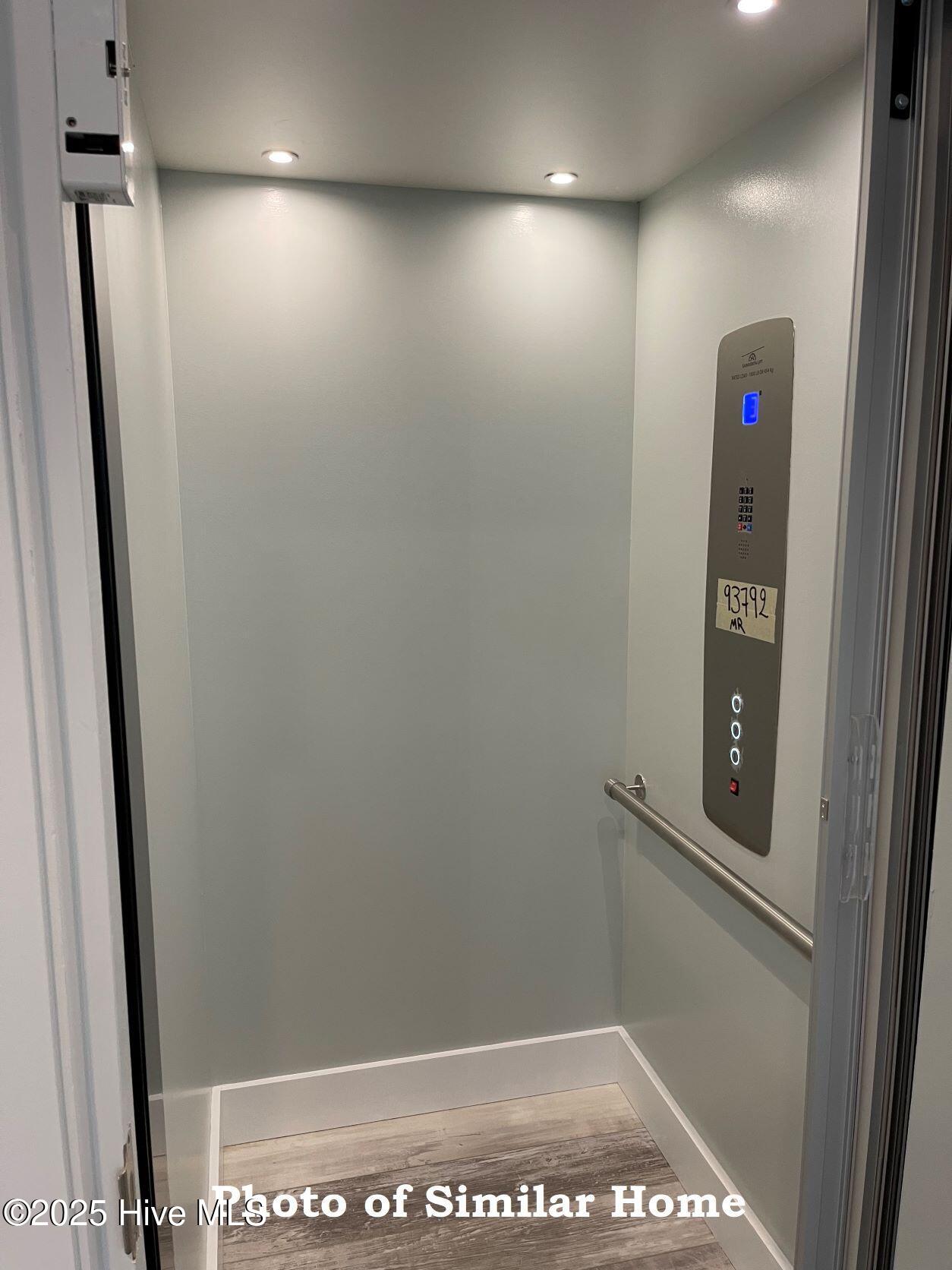 100445413 | Photo 22