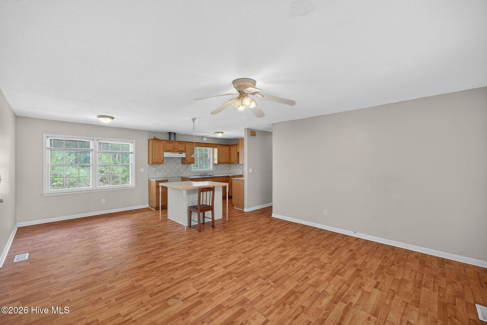 703 E Kristi Circle, Burgaw, NC 28425 – photo 4: 703KristiCircle-16
