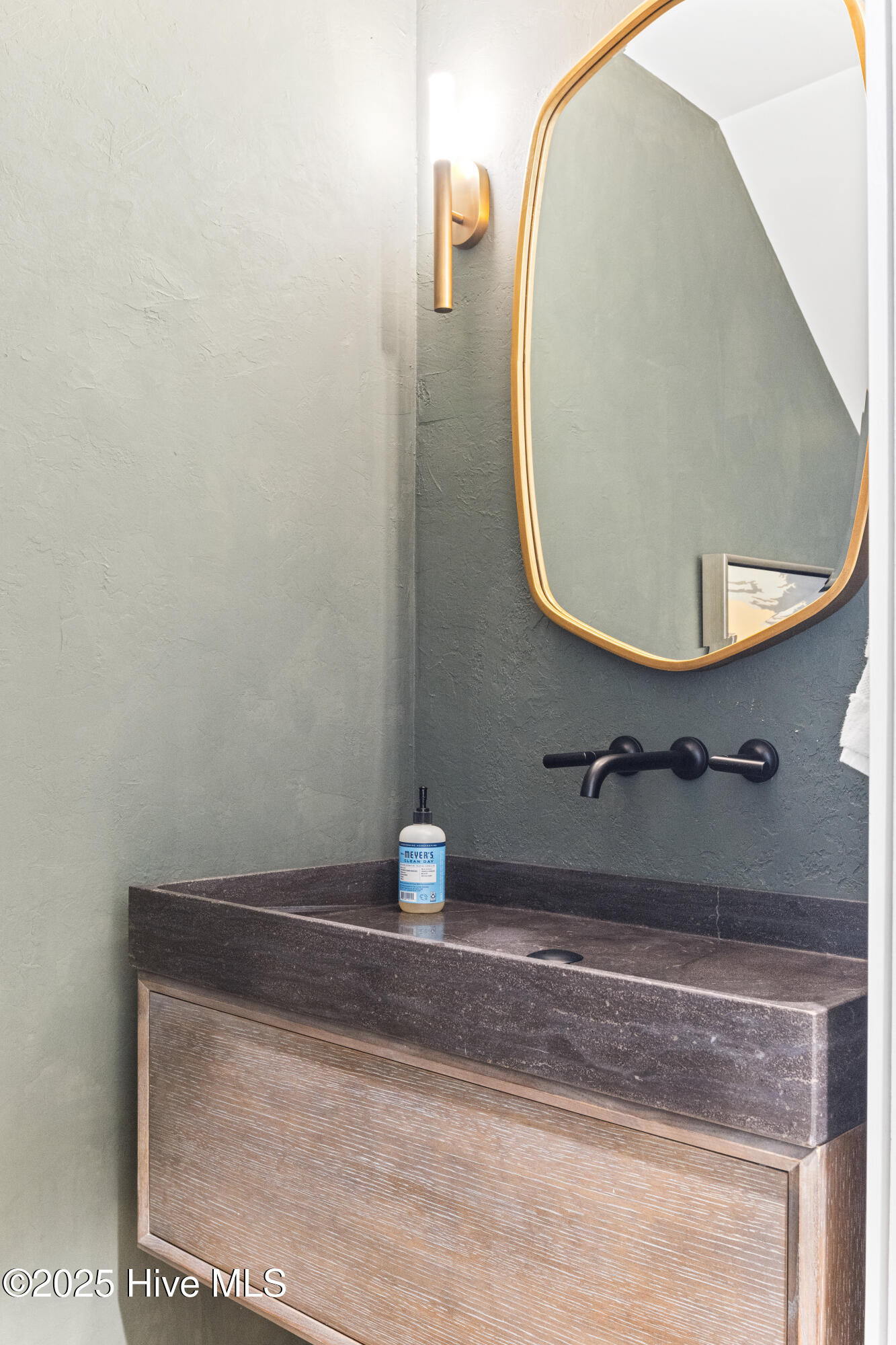 100521321 | Photo 36