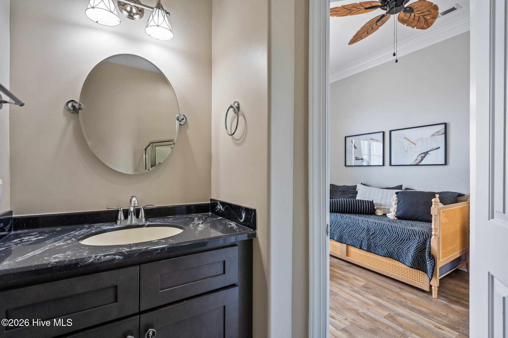 100562244 | Photo 34