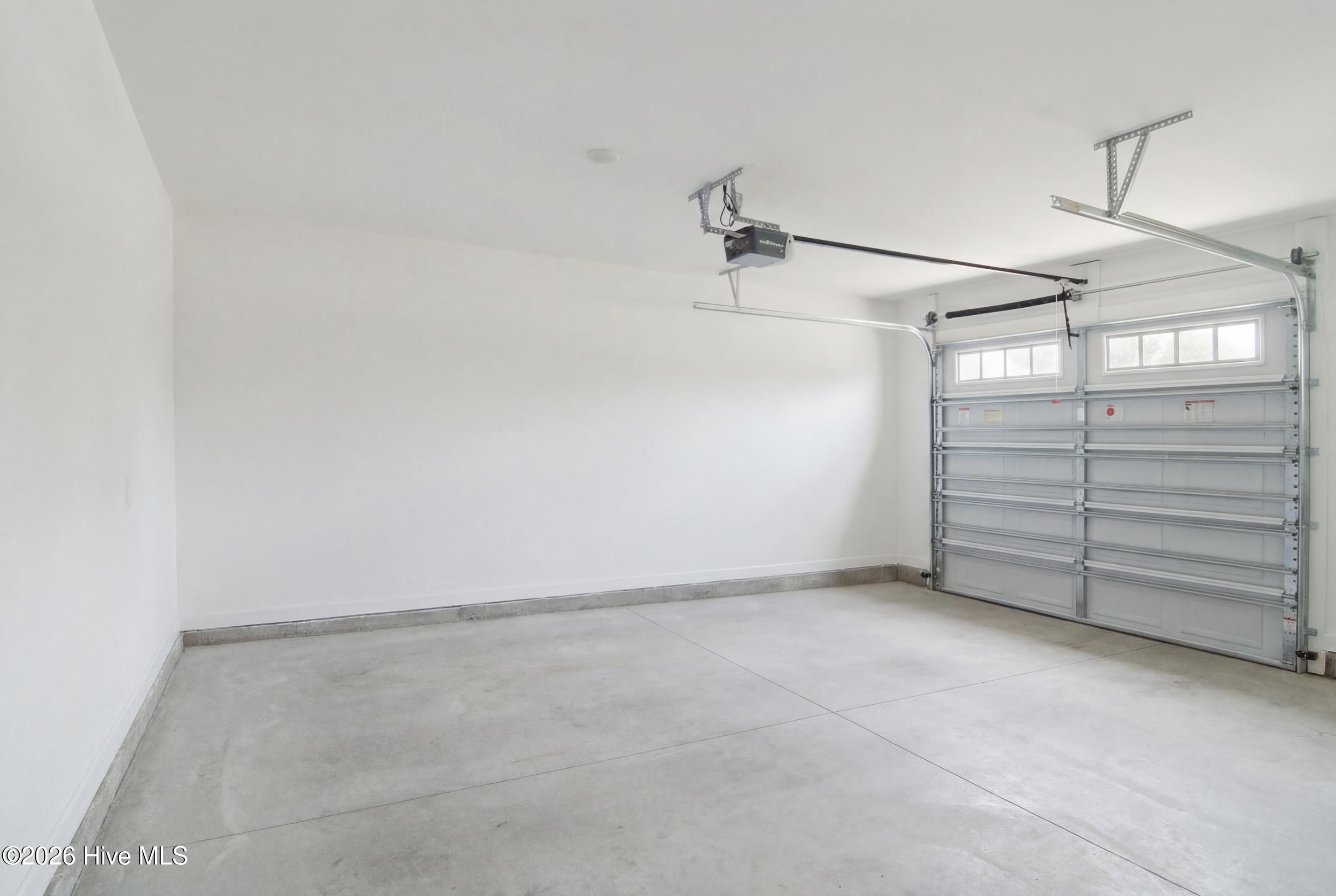 100551617 | Photo 35