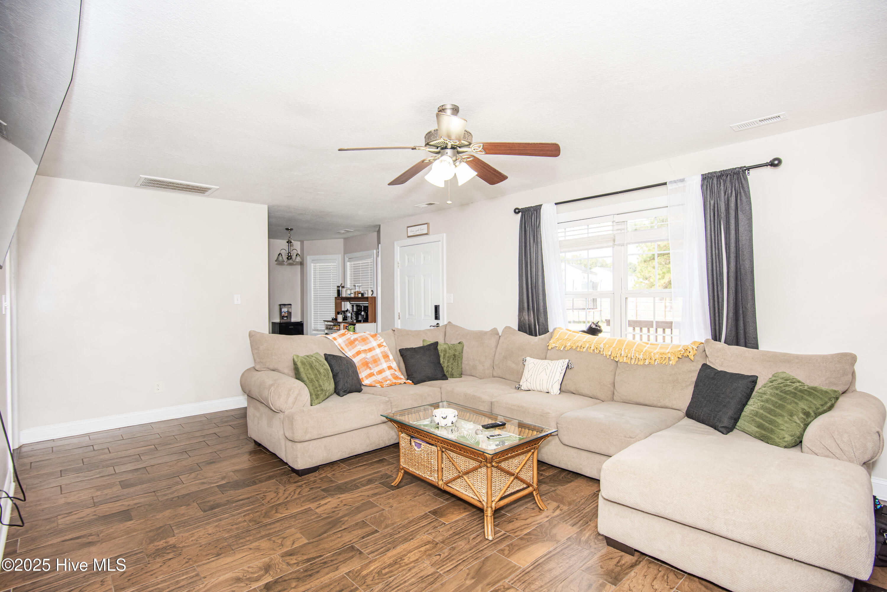 100544525 | Photo 13