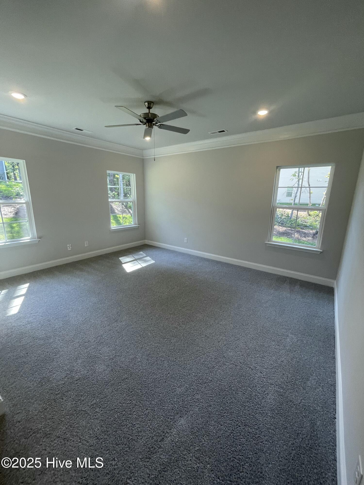 100522611 | Photo 43