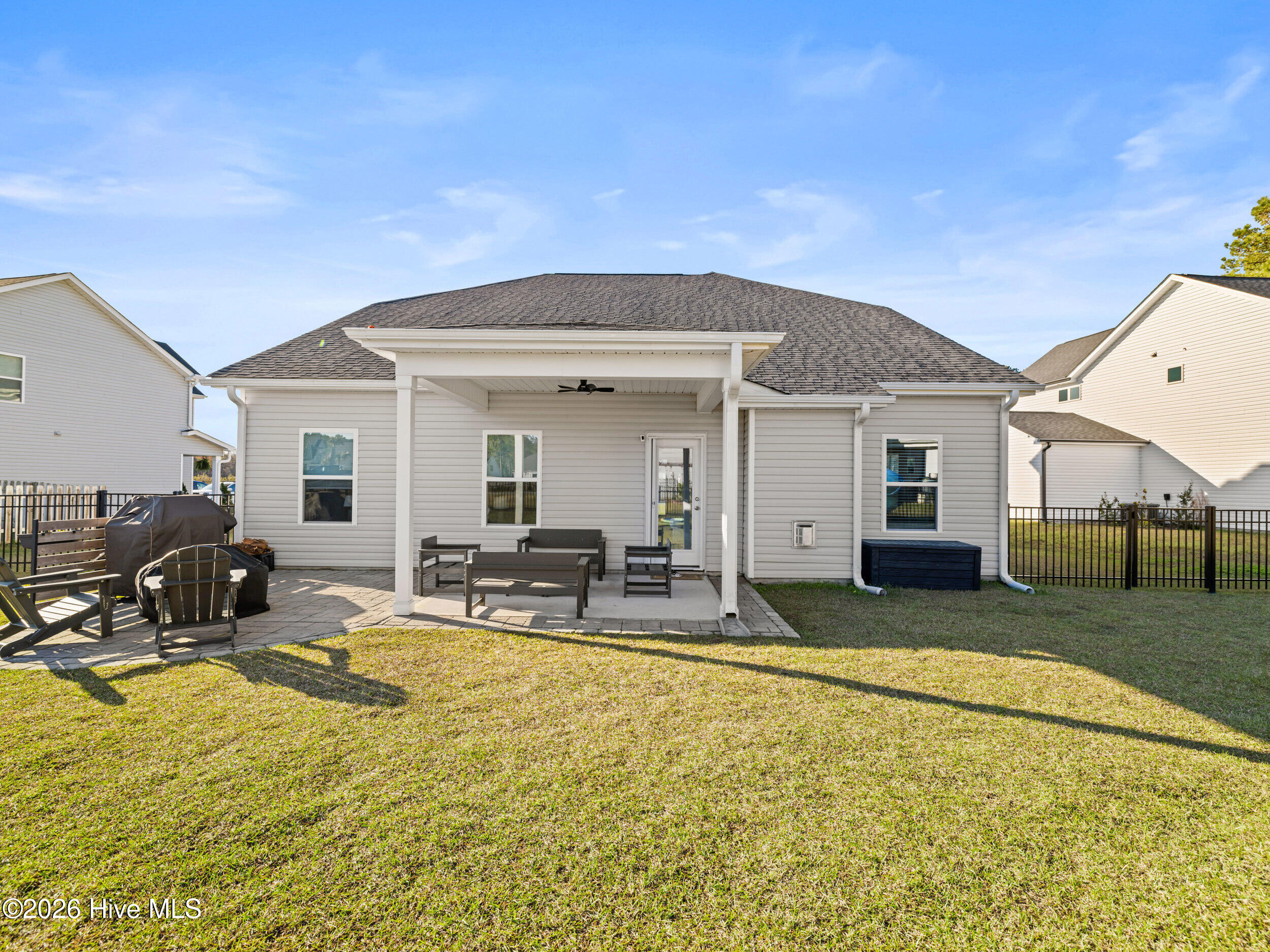 100565919 | Photo 78