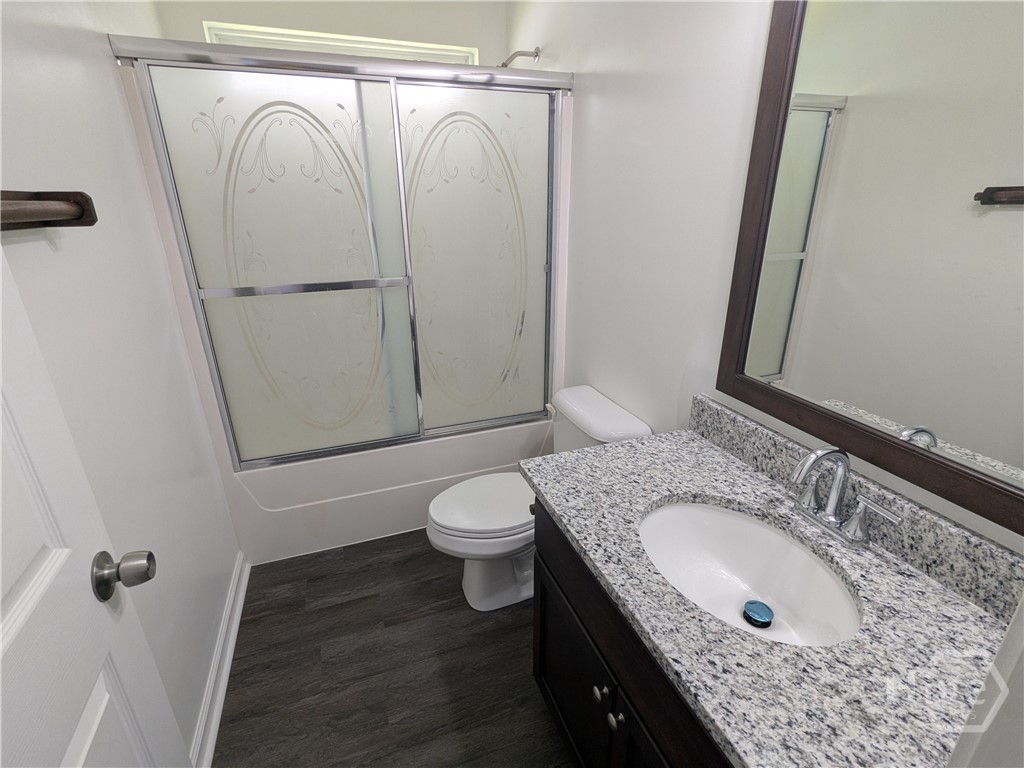 Guest bathroom with tub/shower combination with new granite vanity top.