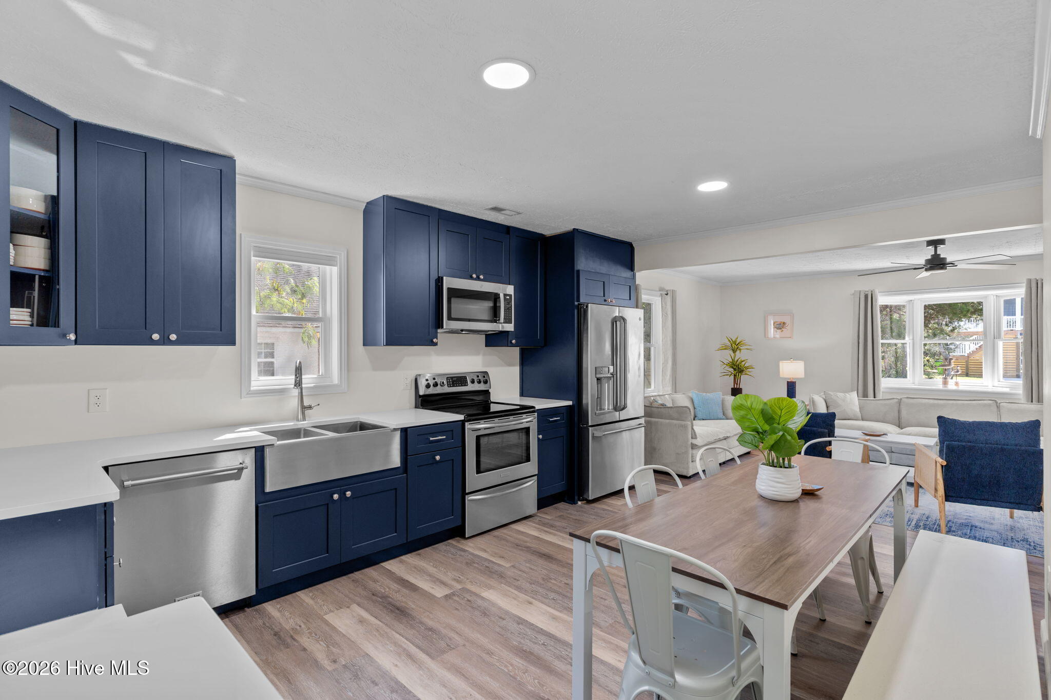 100563030 | Photo 13