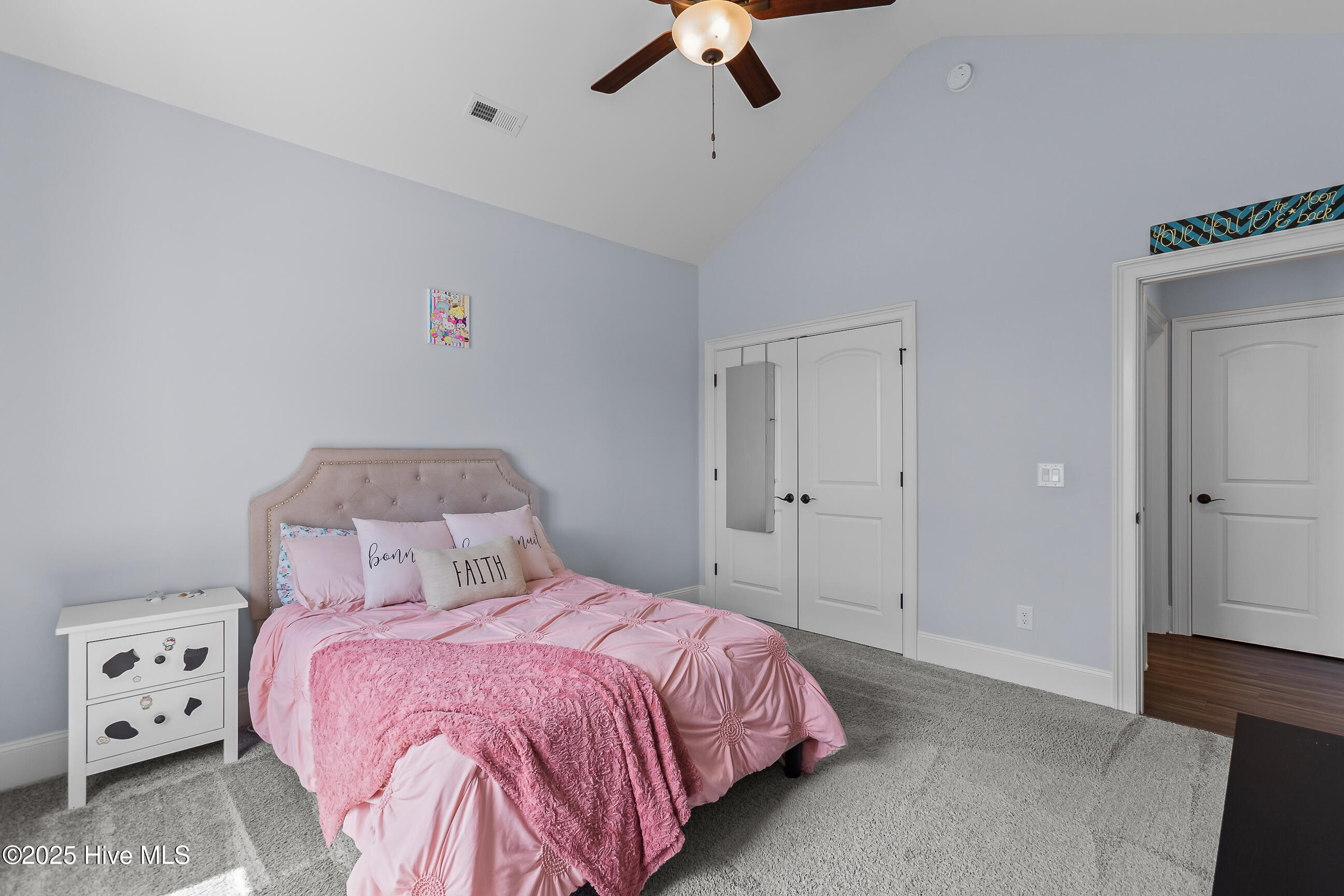 100536190 | Photo 25